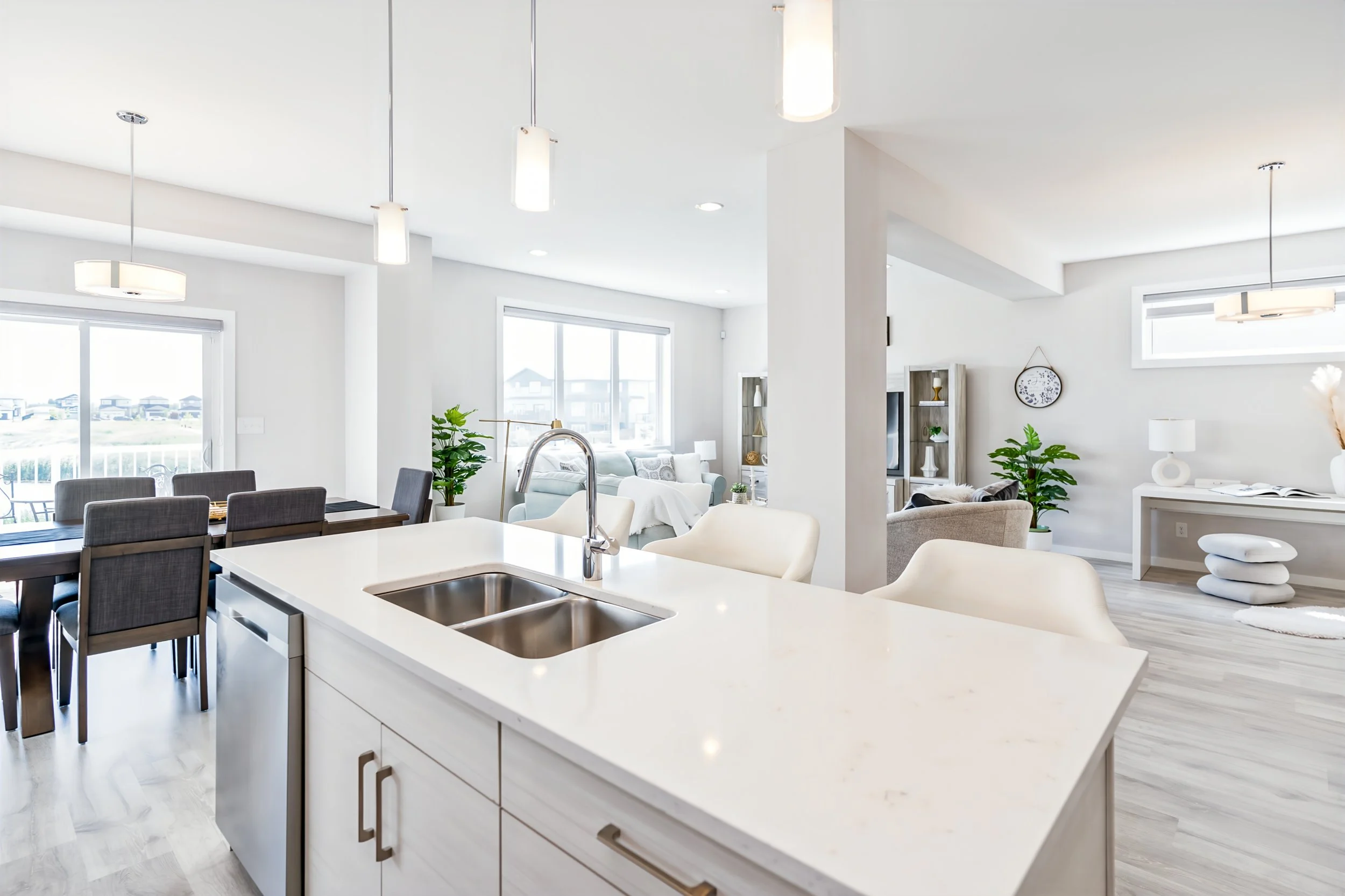 020 open concept luxury homes in Winnipeg MAnitoba.jpg