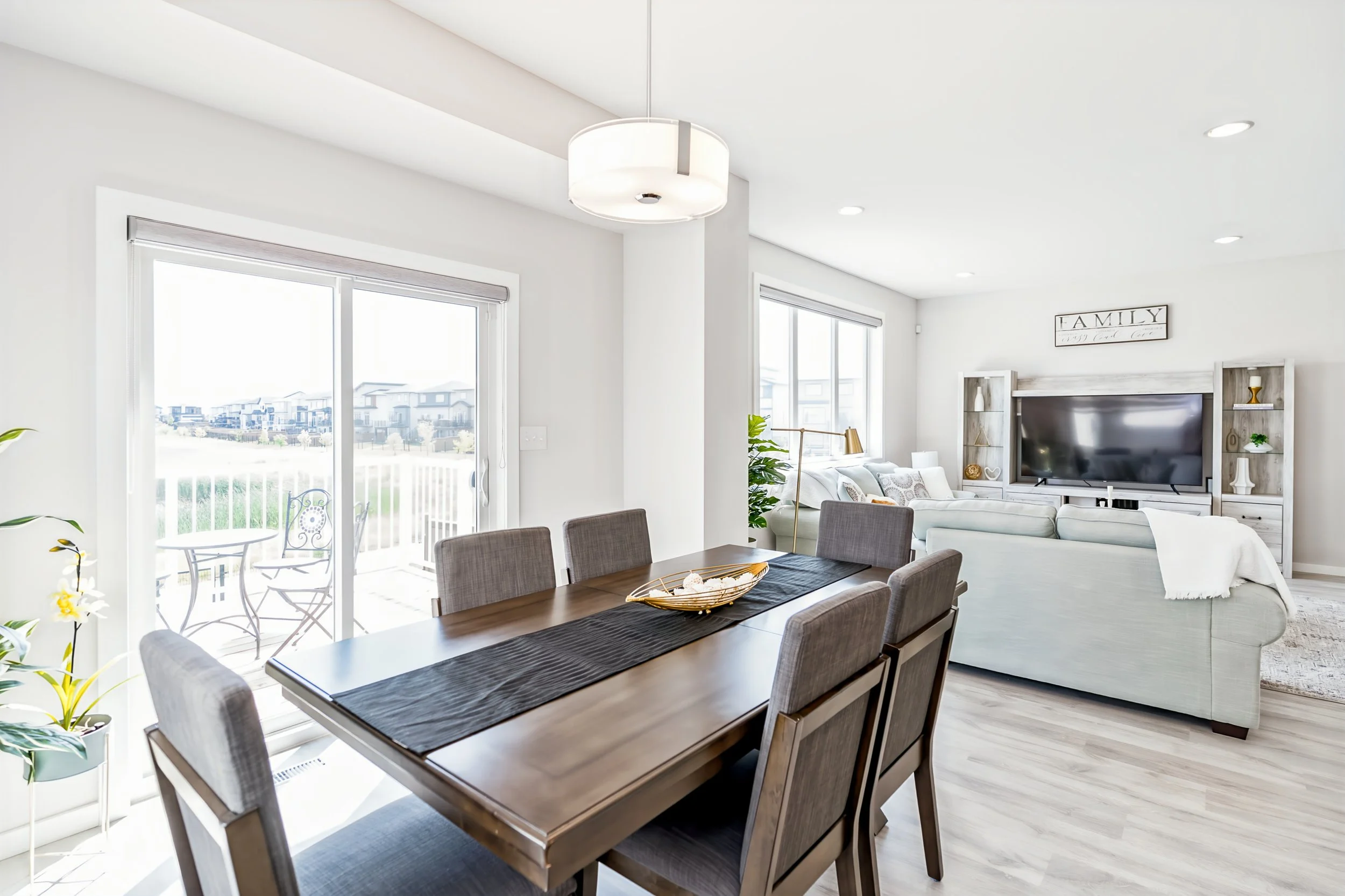 021 Dining area with expansive lake views.jpg