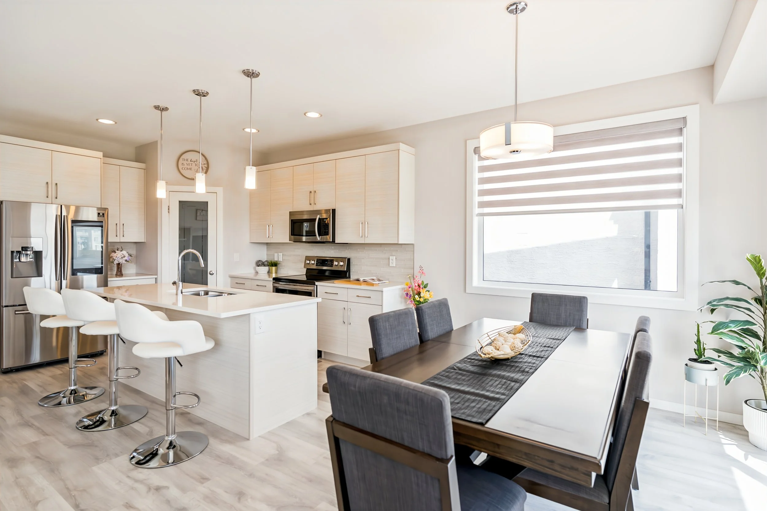 023 Main-floor dining area overlooking Bonavista lake.jpg