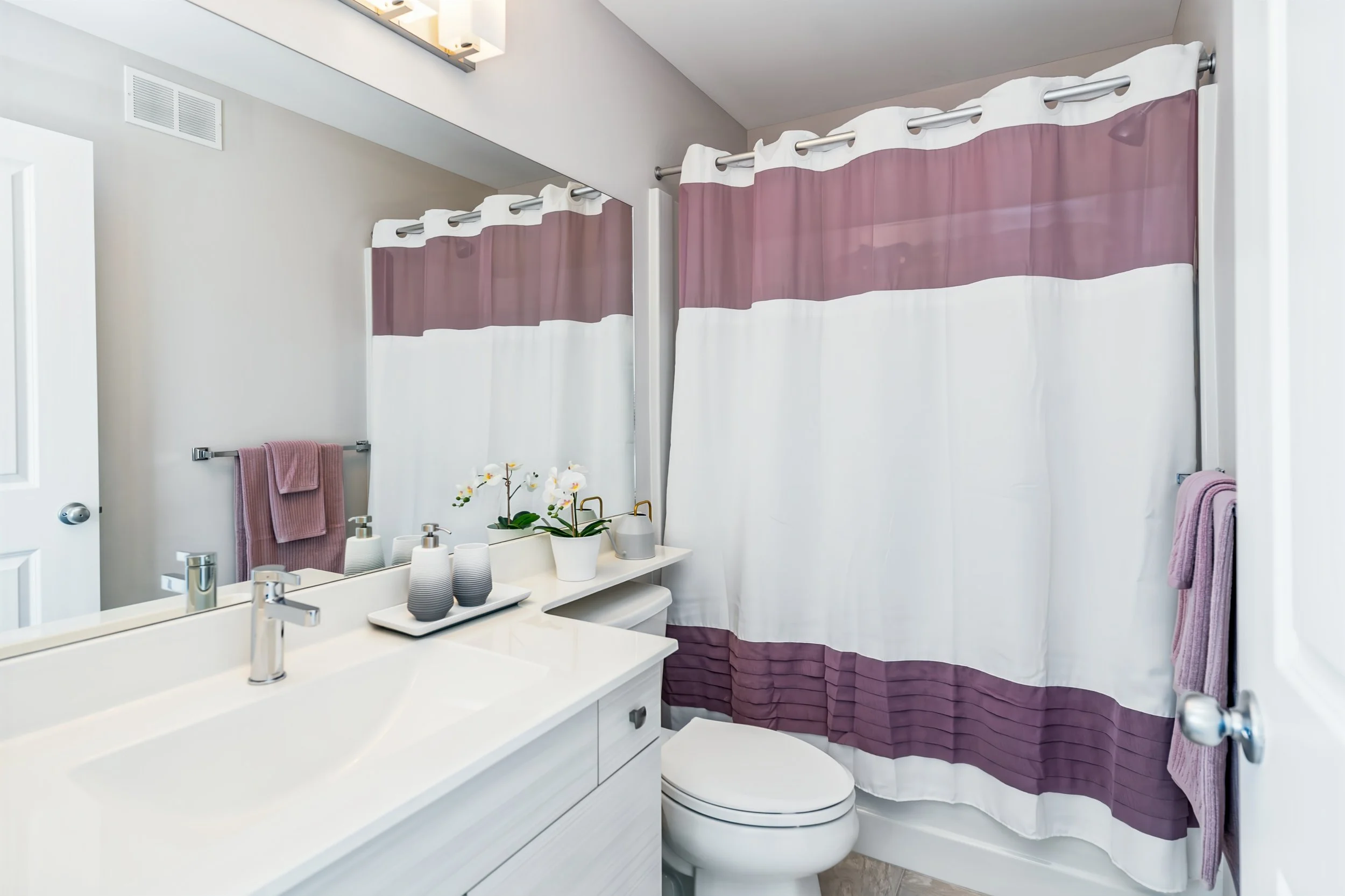 029 Private primary ensuite bathroom in Bonavista Winnipeg.jpg