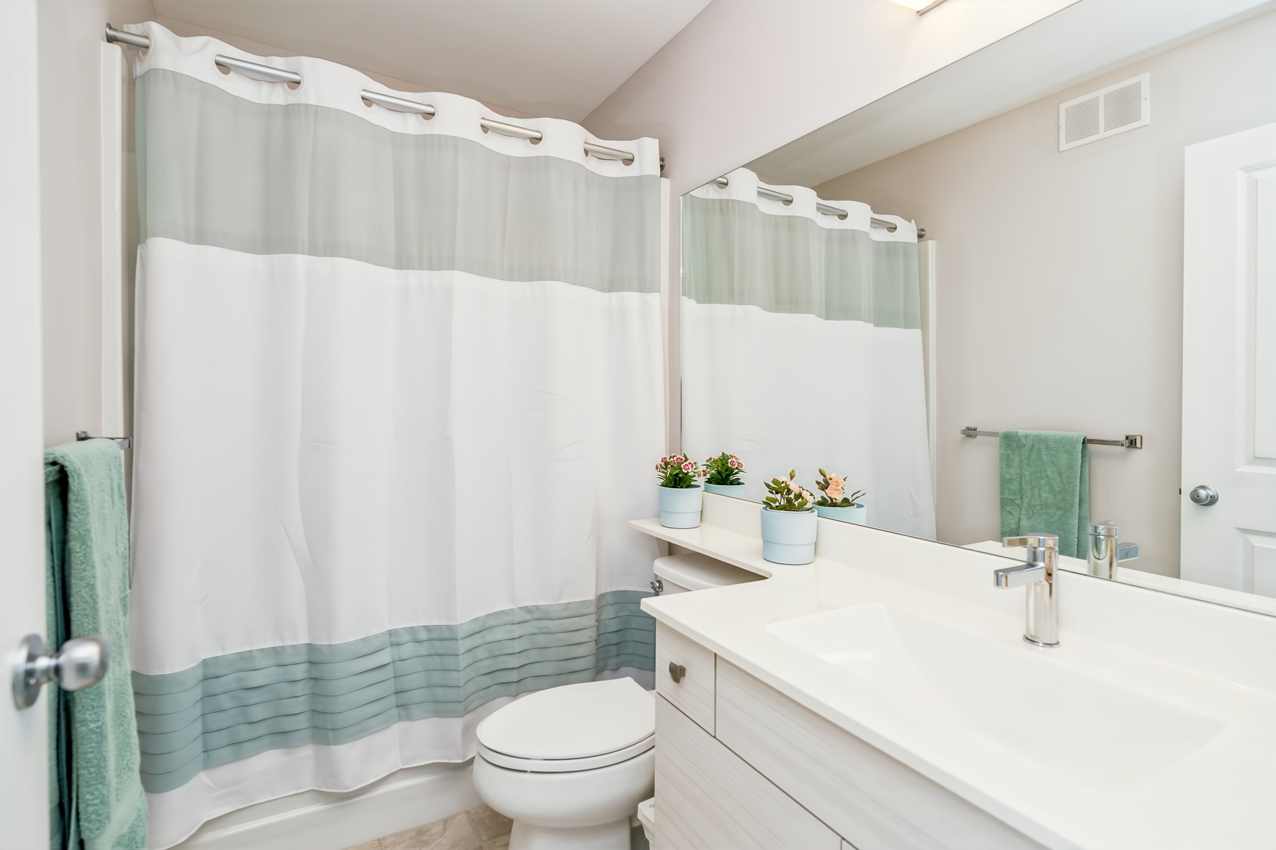 033 Four piece bathroom in Bonavista Home.jpg