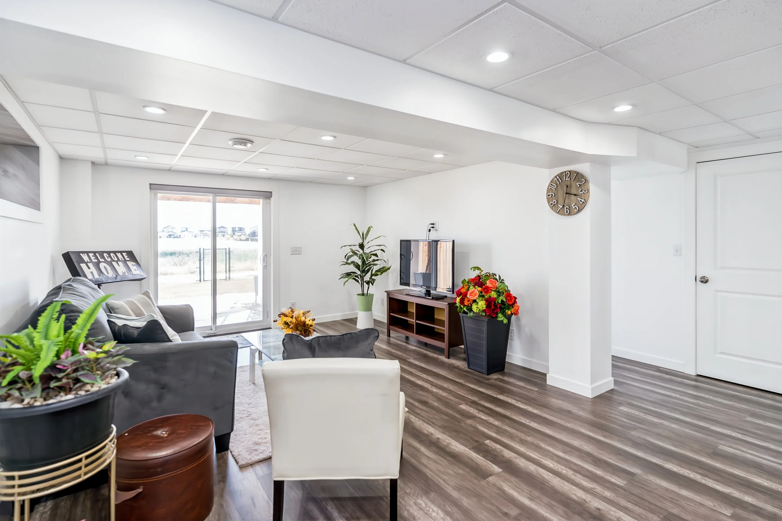 037 walkout basement waterfront homes winnipeg.jpg