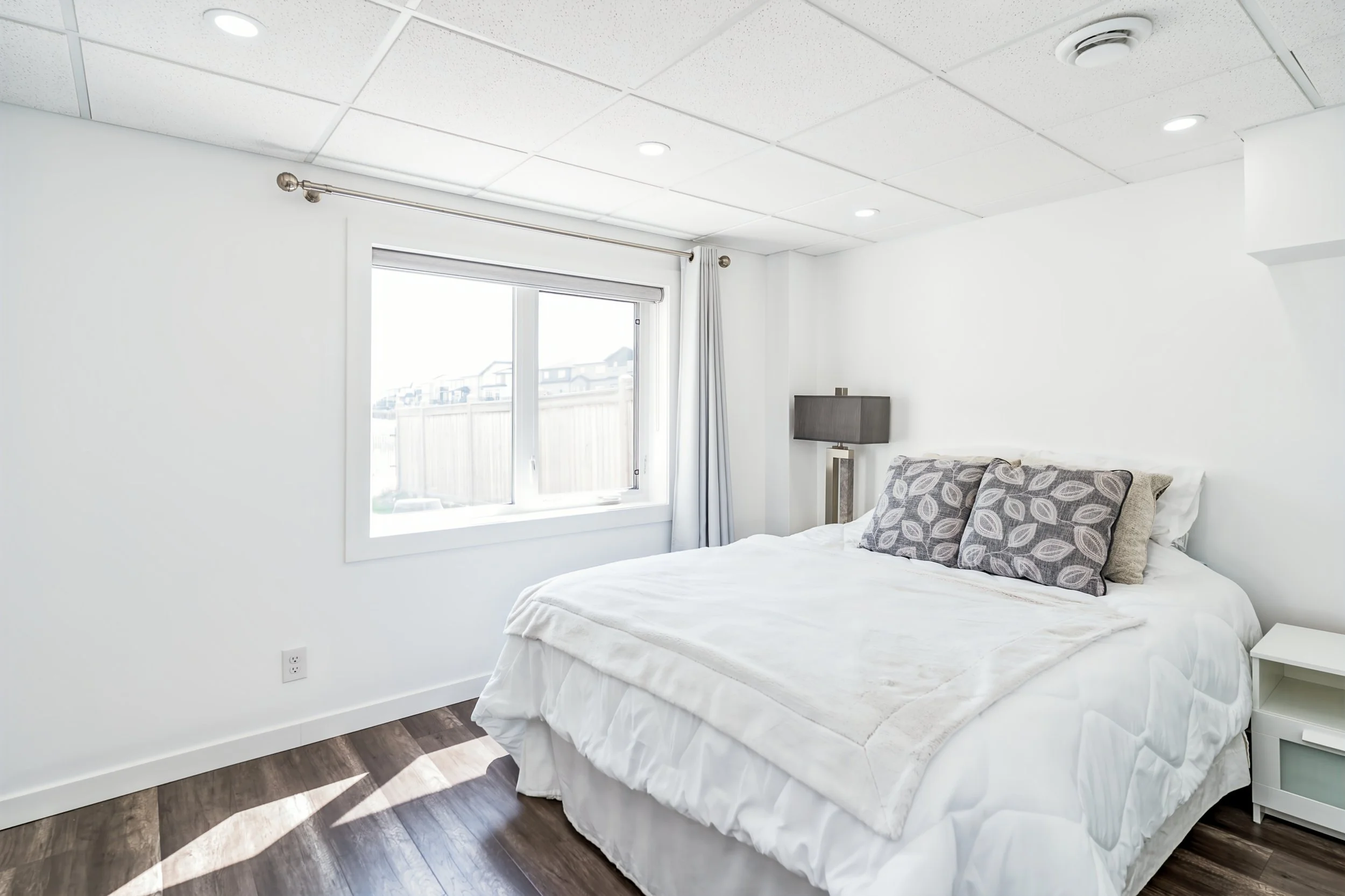 041 homes with waterfront bedrooms winnipeg.jpg