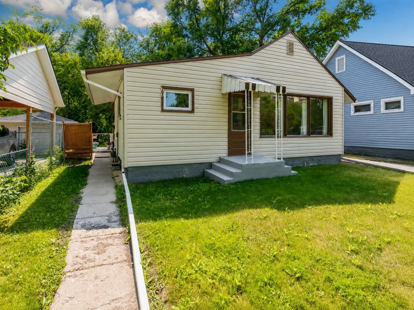 001 Fraser’s Grove bungalow near Essar Park in Winnipeg.jpg