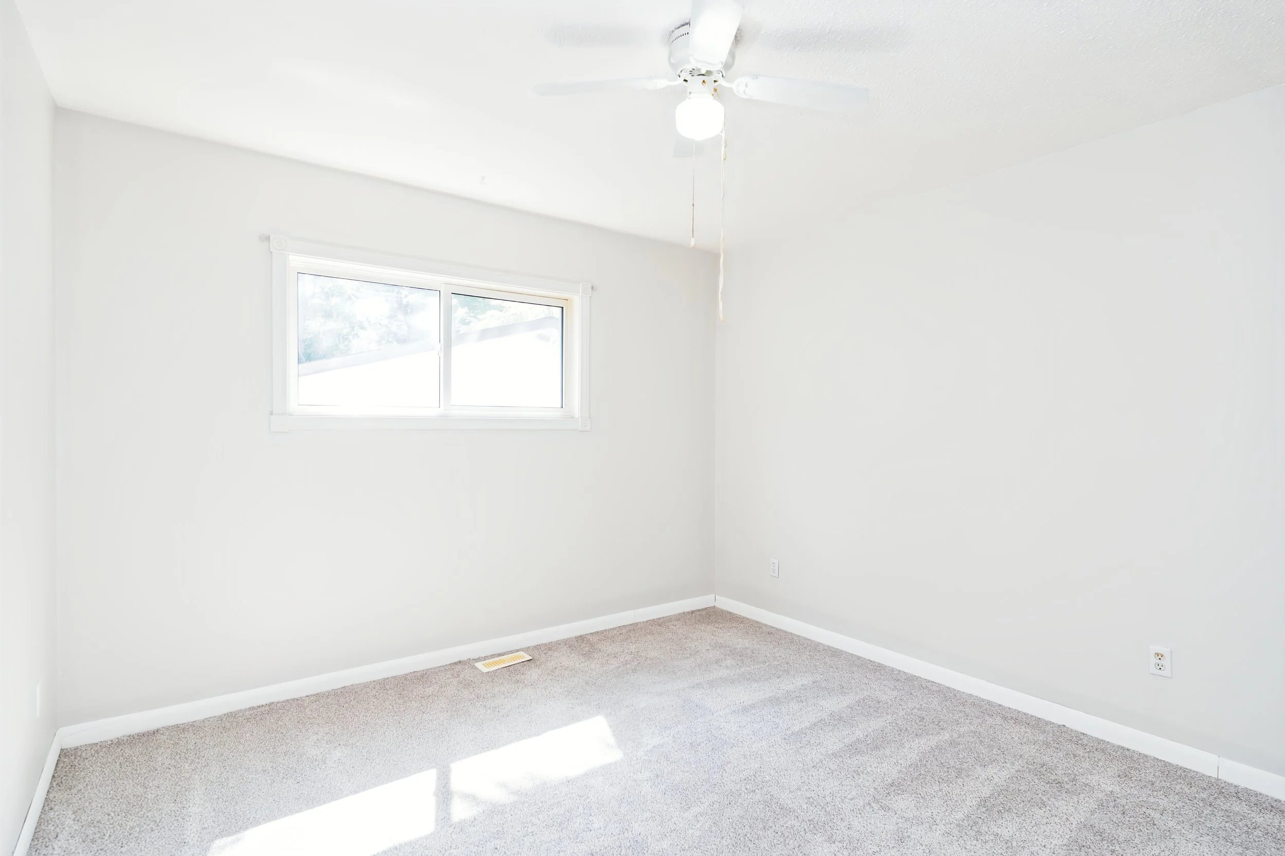 018 Primary bedroom overlooking the deep backyard.jpg