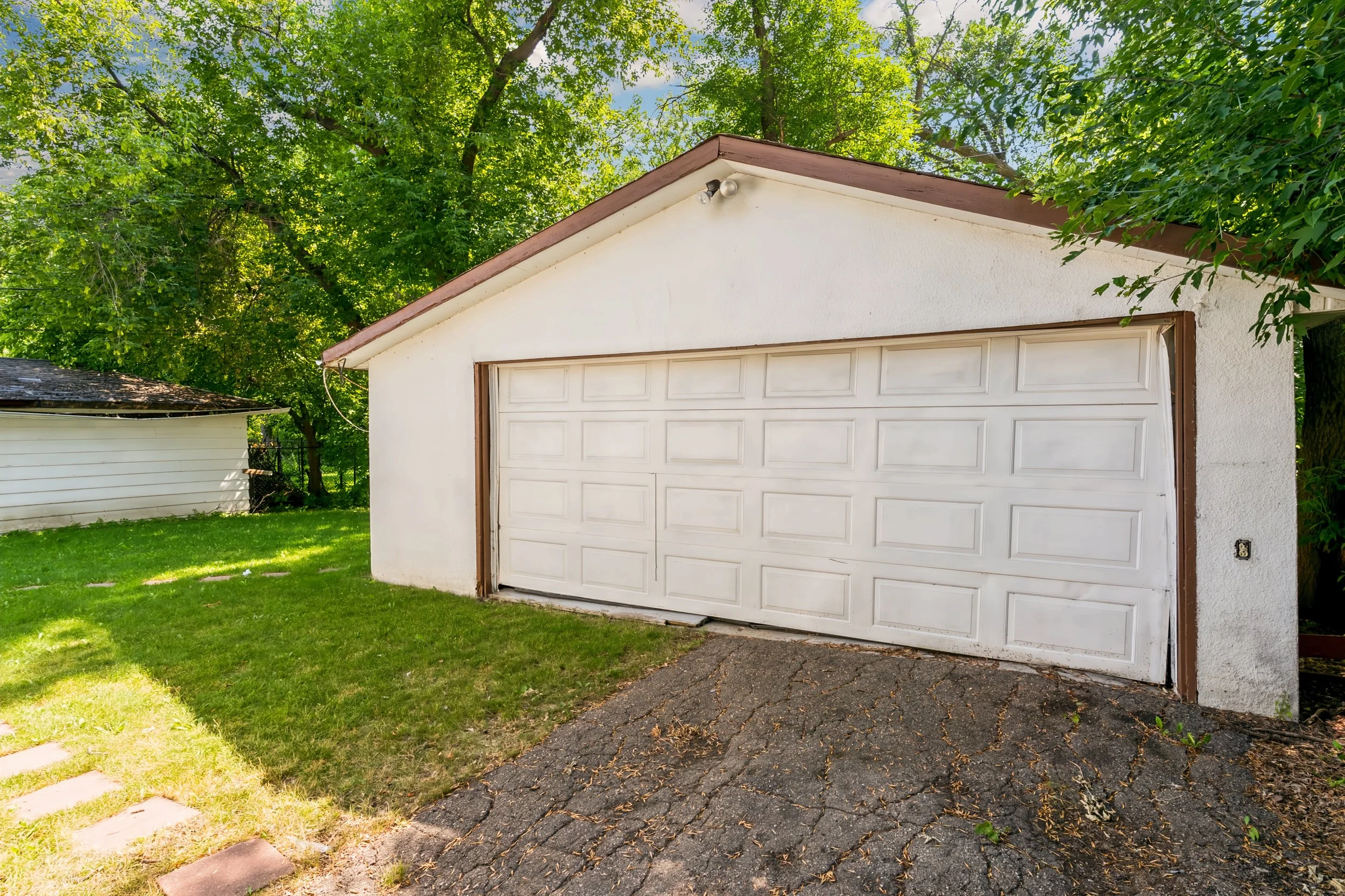035 Double detached garage with front-drive access.jpg