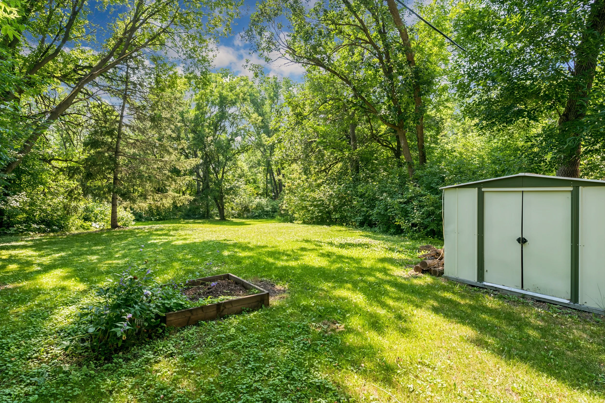 037 Oversized Winnipeg yard with park views.jpg