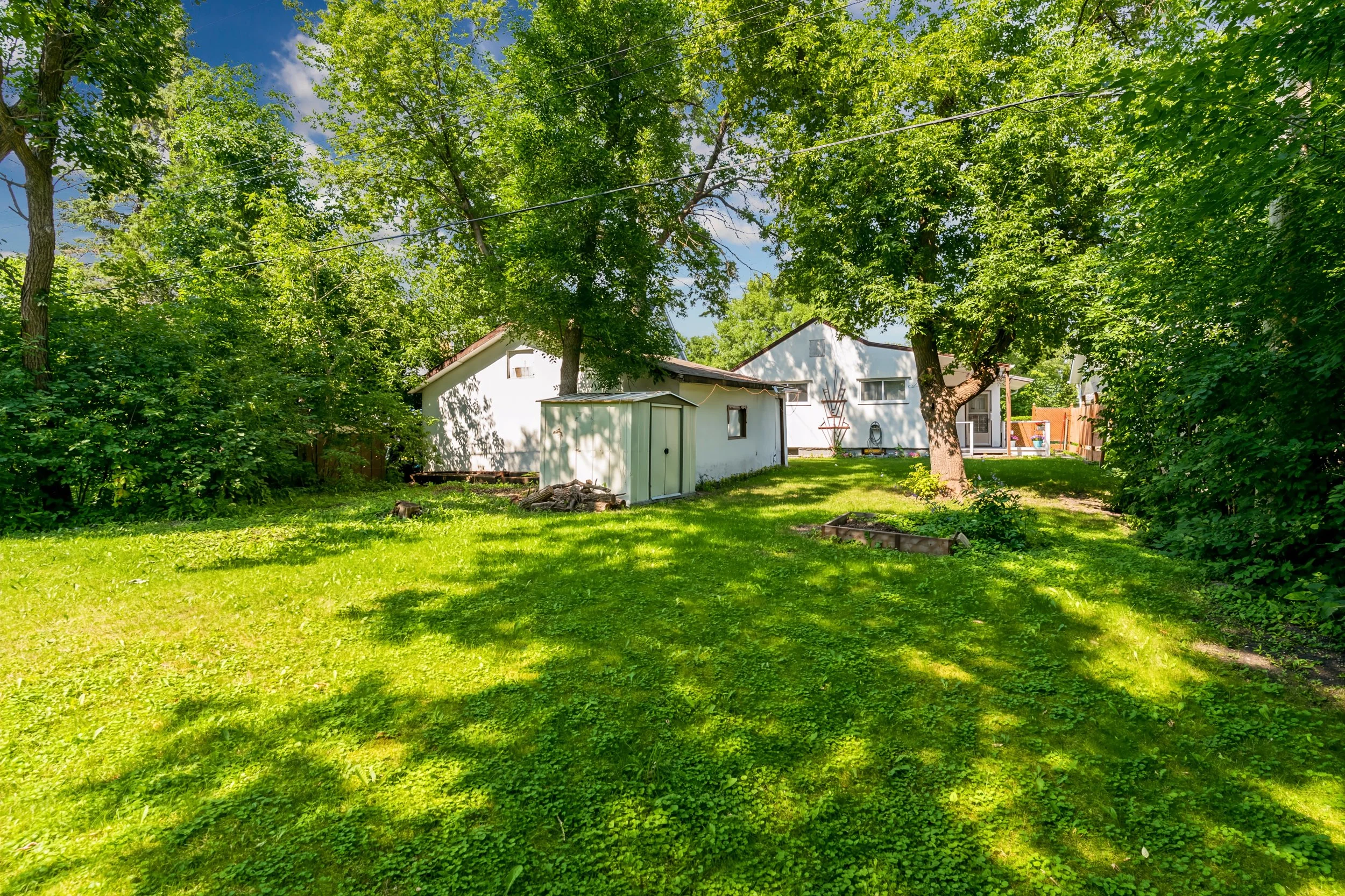 038 Backyard with access to nearby walking trails.jpg