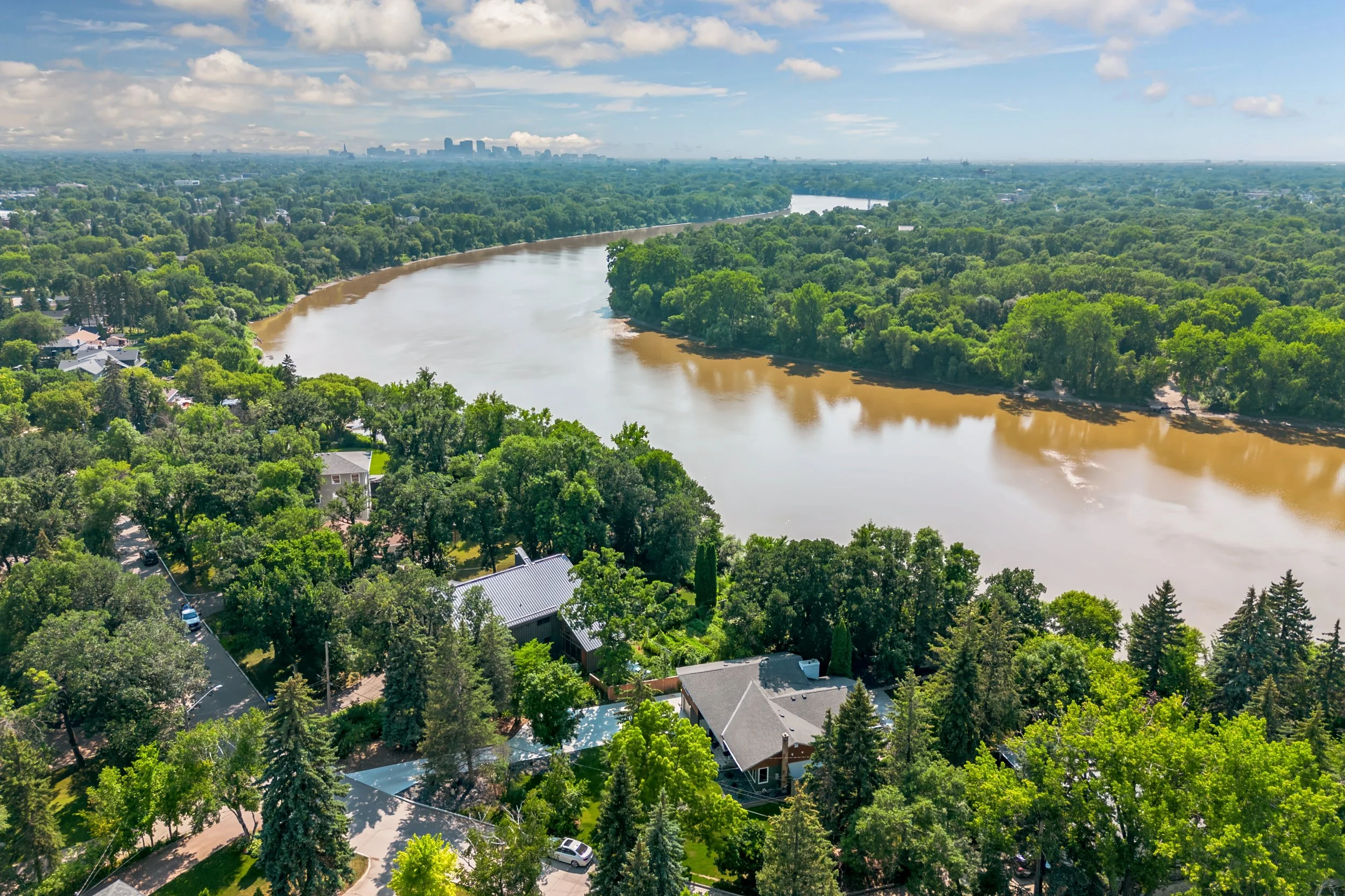 048 Peaceful outdoor setting near the Red River.jpg