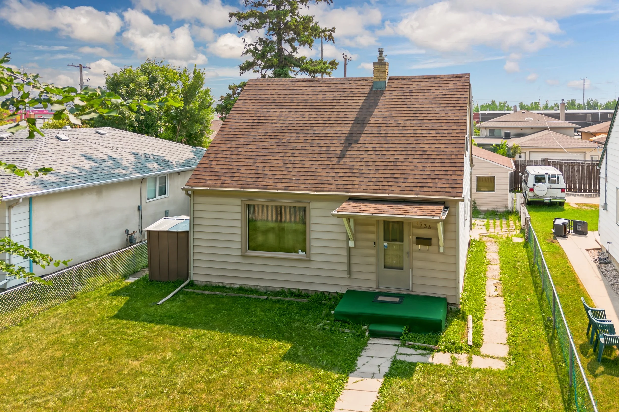 001 Affordable three-bedroom home for sale in Winnipeg.jpg