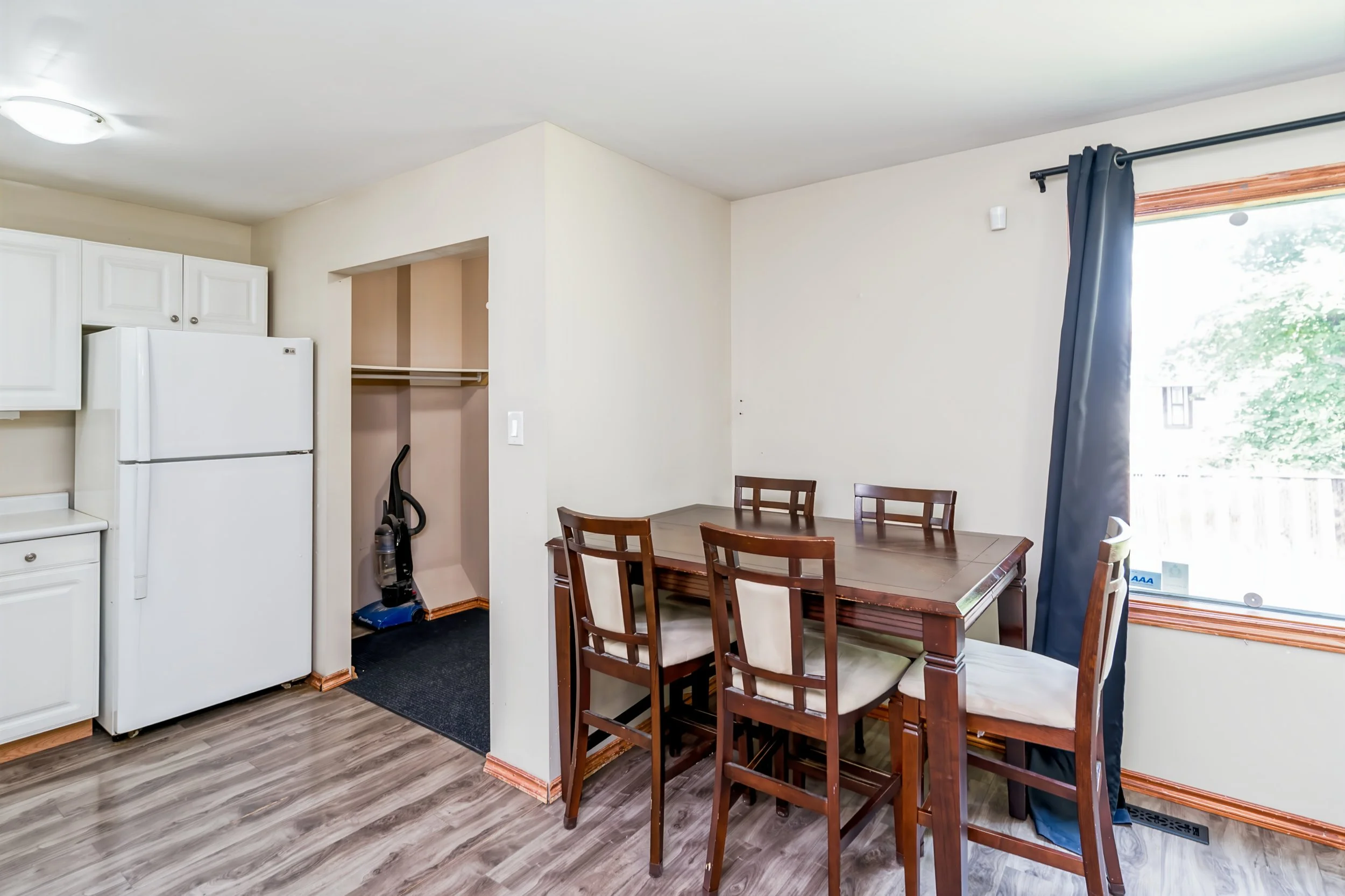 006 Open living and dining room in Shaughnessy Heights.jpg