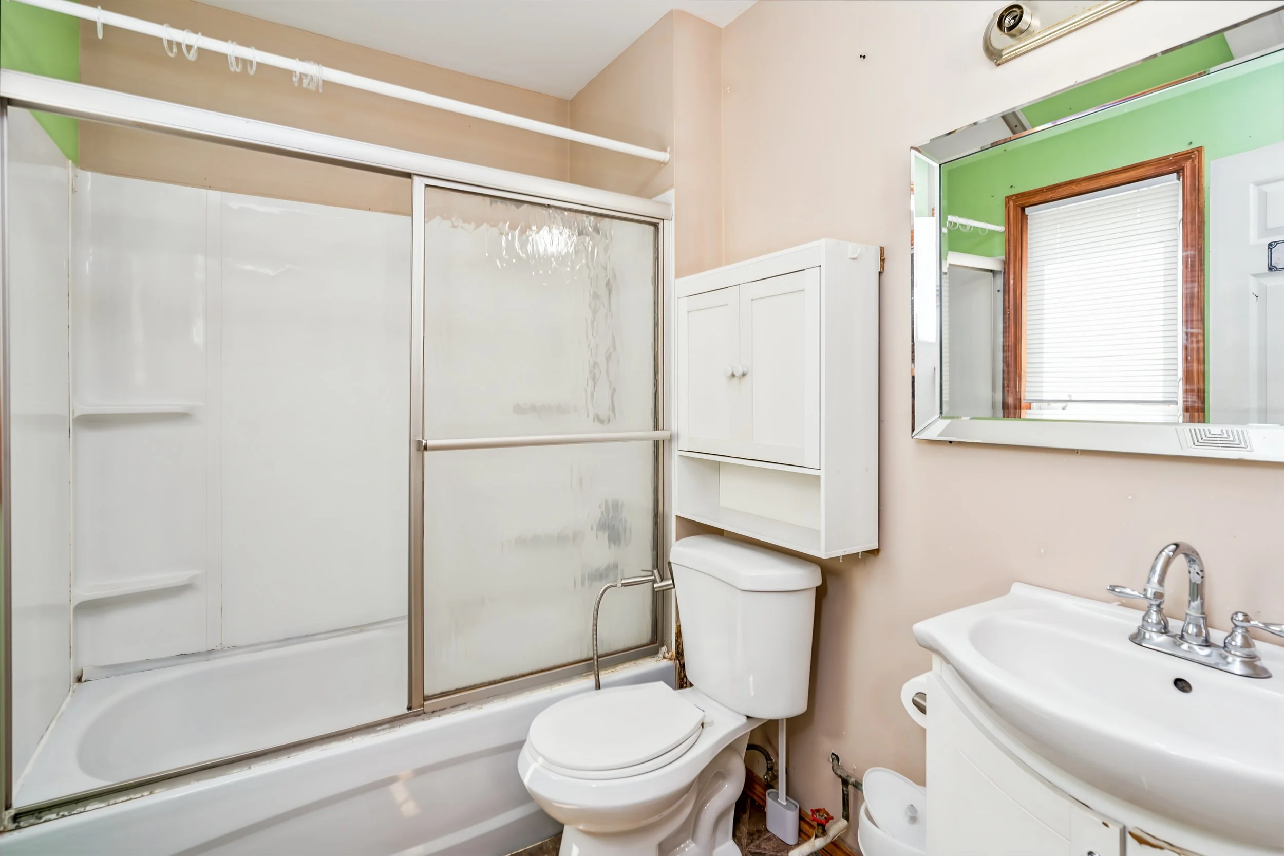 014 homes with main floor bathrooms winnipeg.jpg