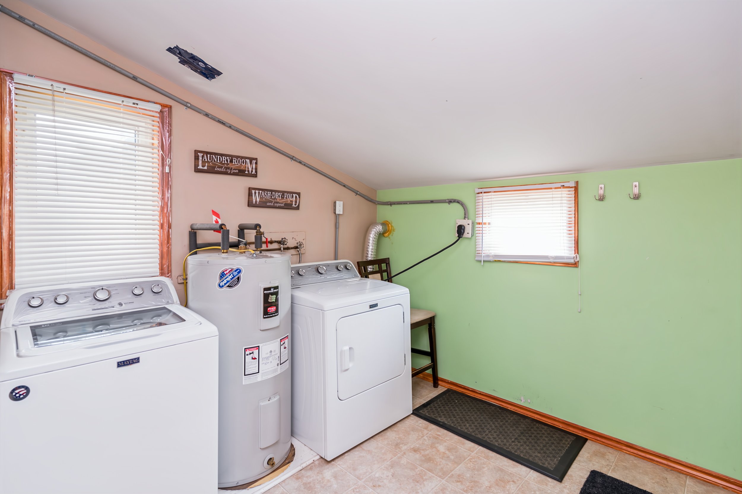 015 homes with main floor laundry in winnipeg.jpg