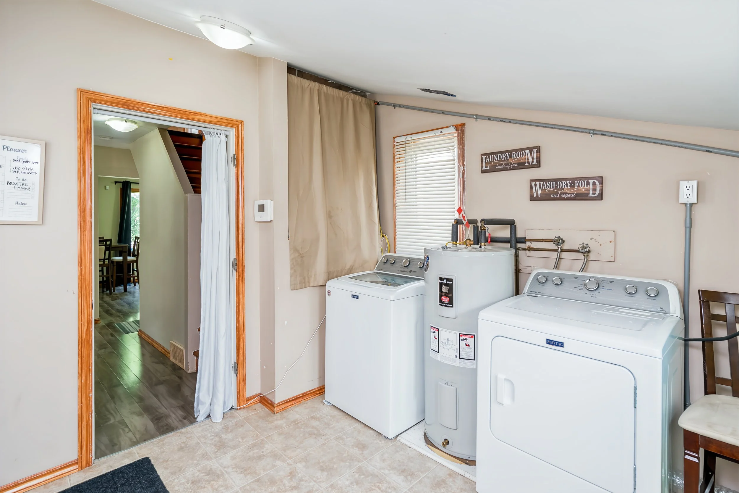 016 main floor laundry homes winnipeg.jpg