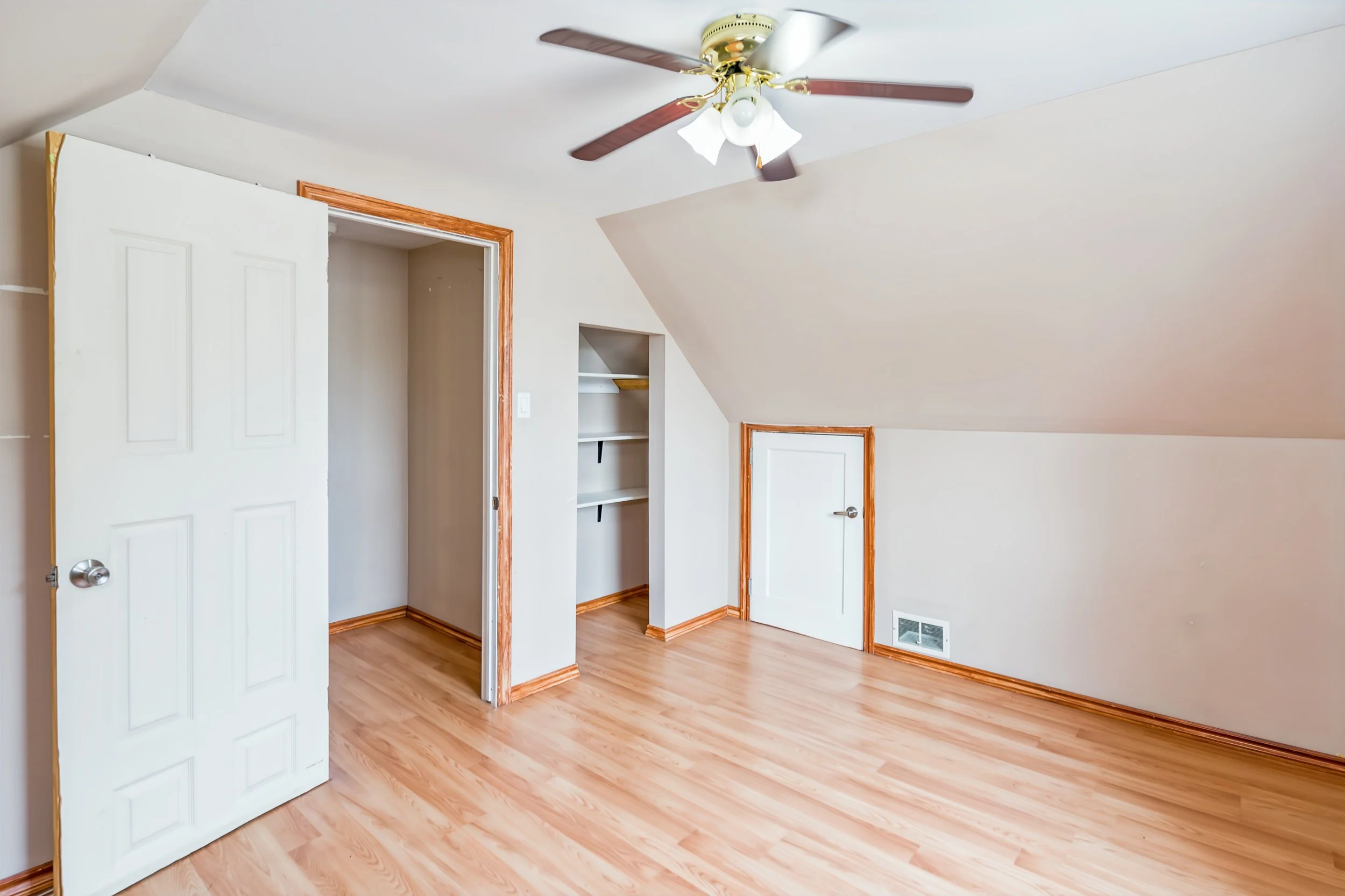 020 three bedroom homes in winnipeg under 250k JTP0477_900a.jpg
