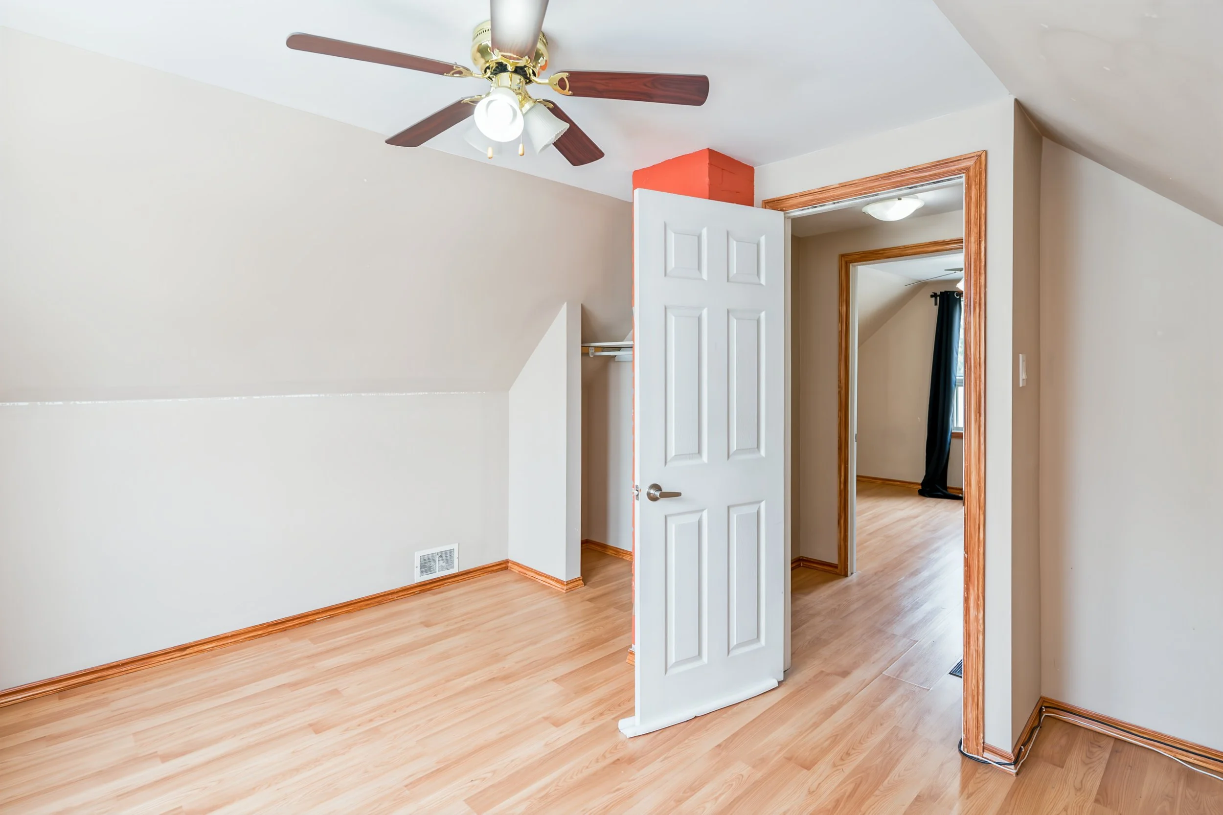 023 homes with lots of bedrooms in winnipeg.jpg