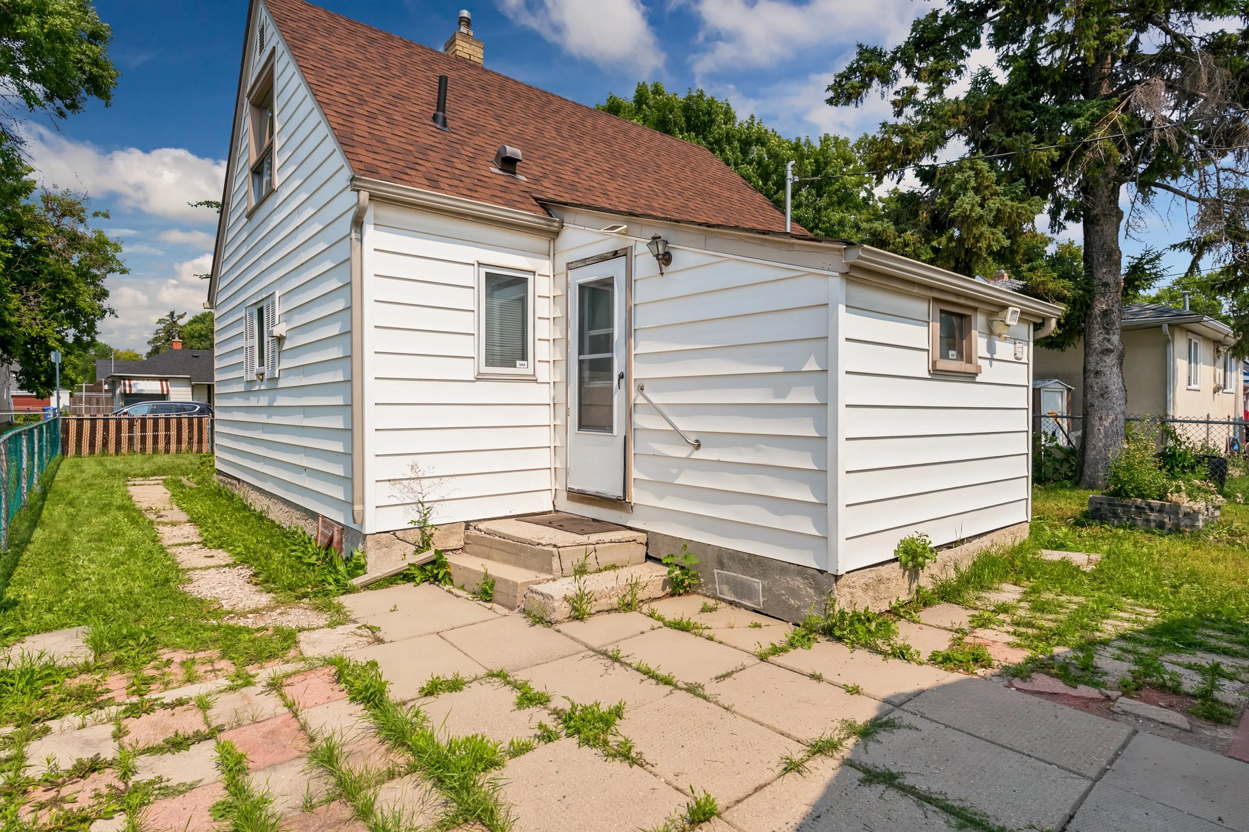 025 homes with private yards.jpg