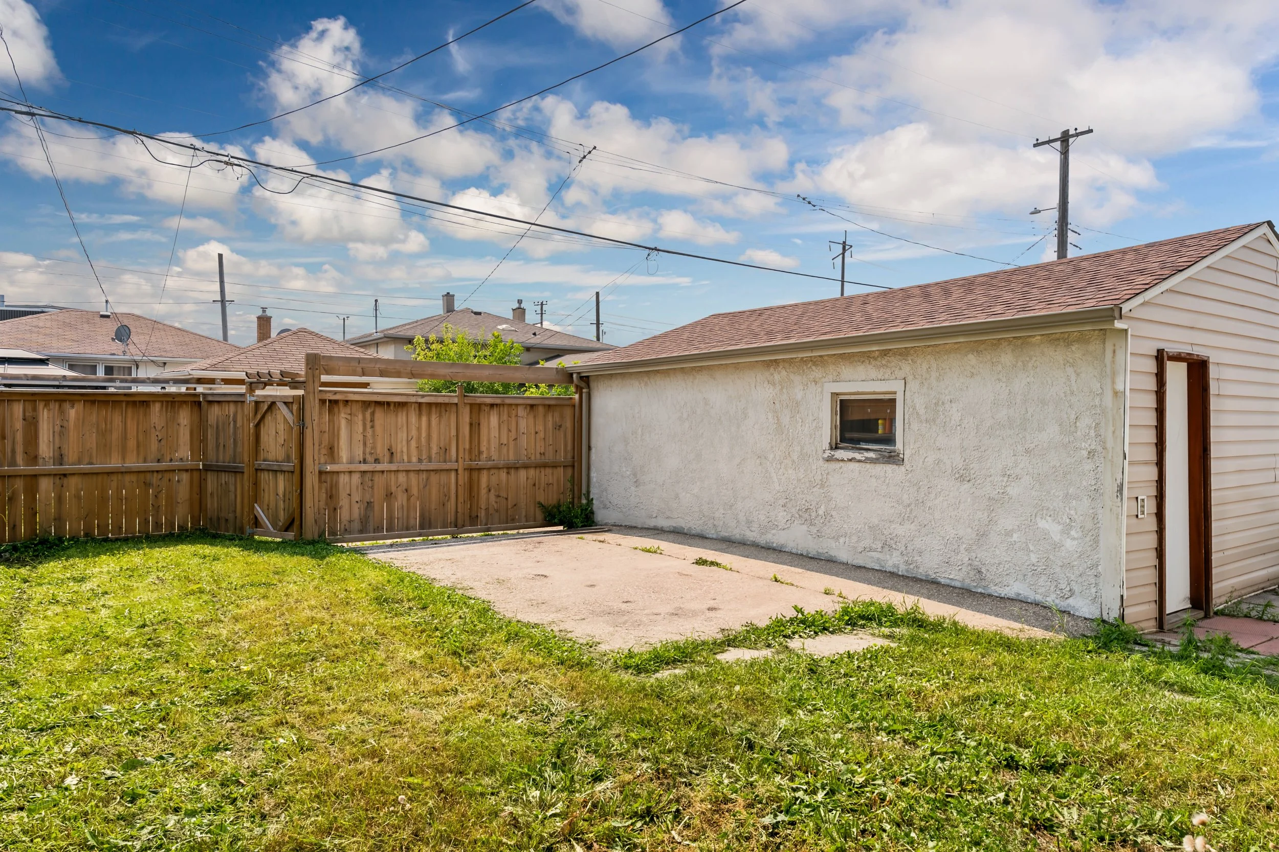 026 homes with secure yards in the north end.jpg