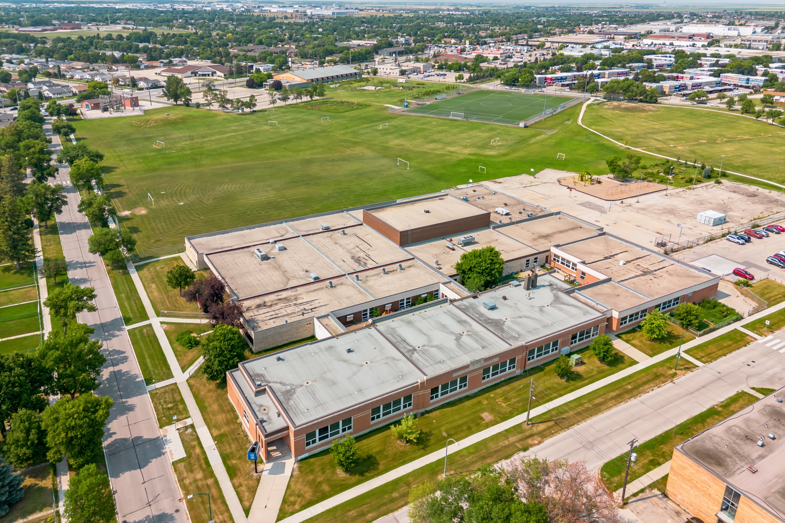 033 homes in good areas in winnipeg.jpg