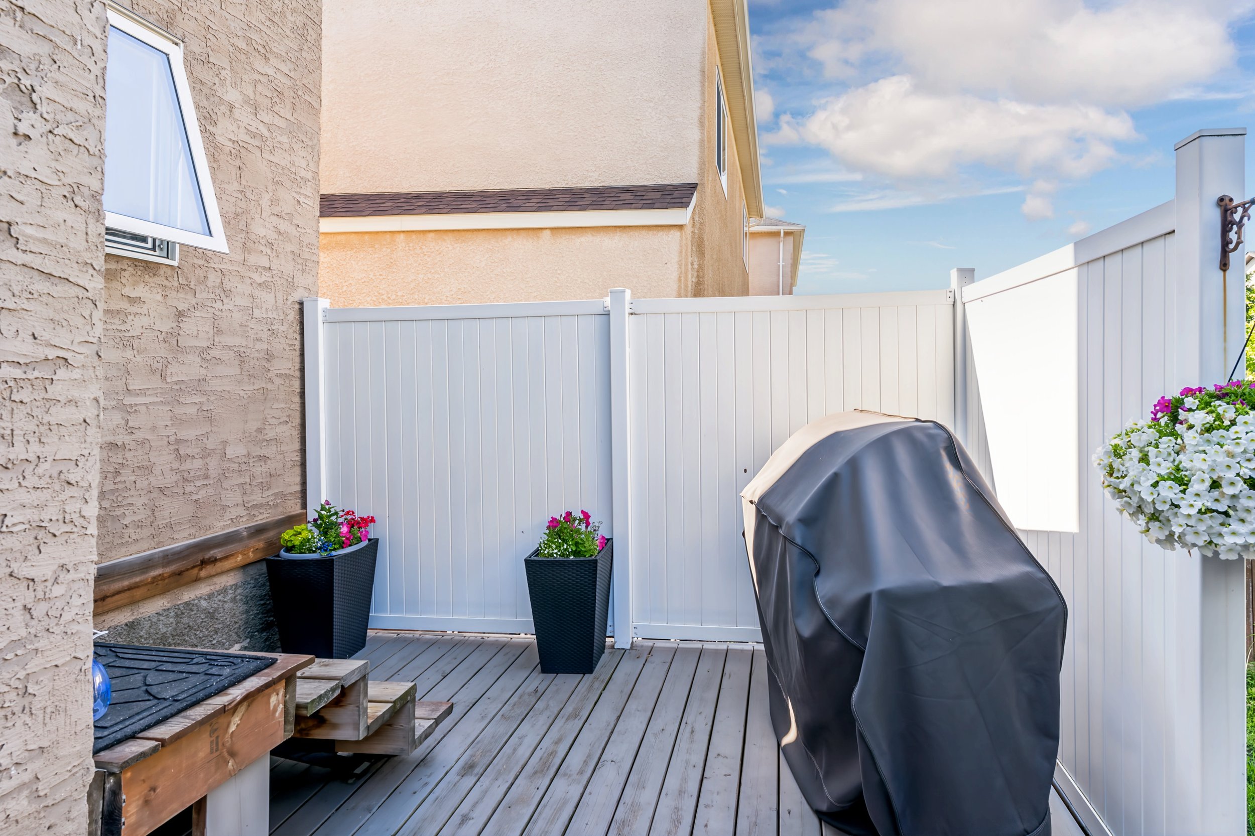 041 newer homes with privacy winnipeg.jpg