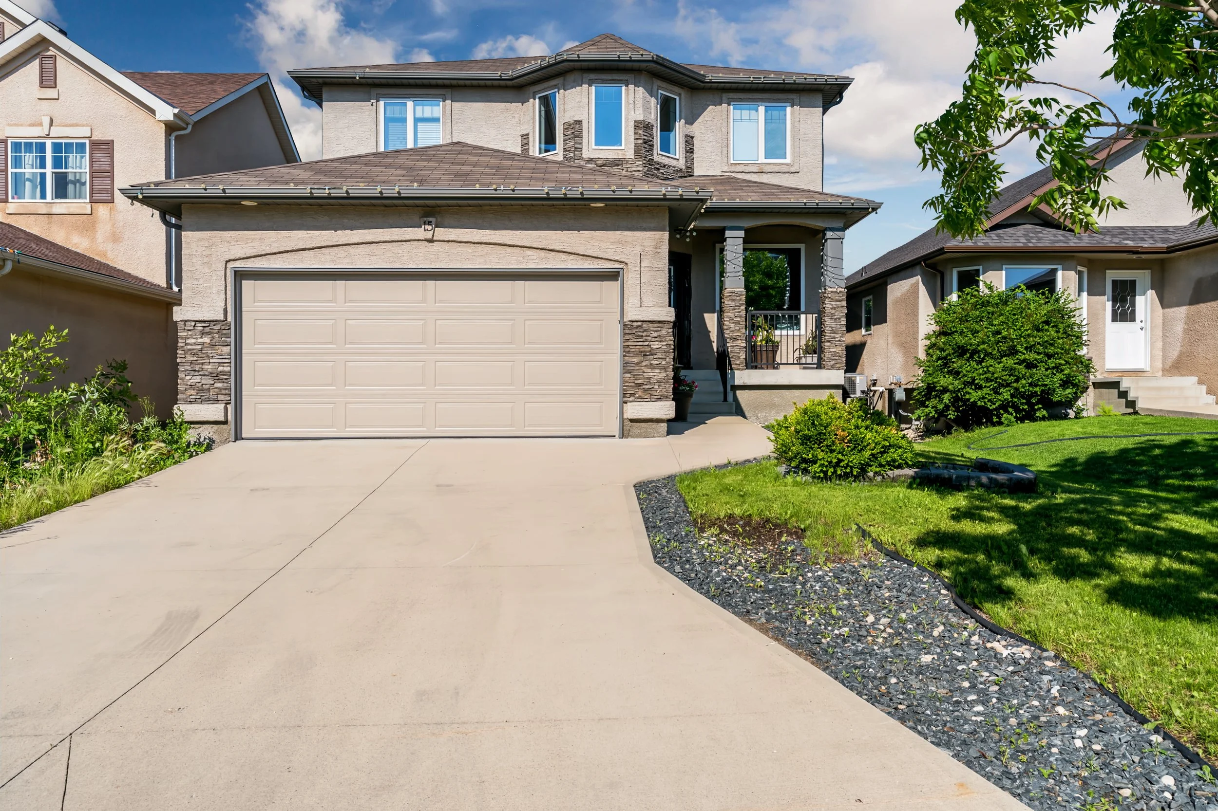 047 large family home in transcona.jpg