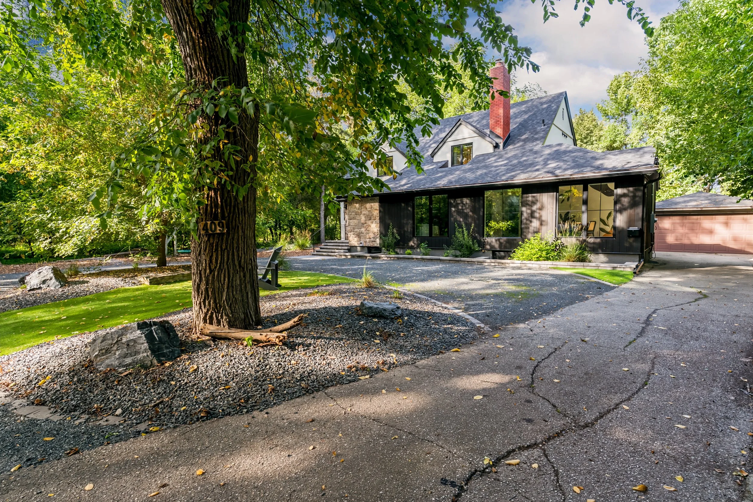 002 luxury listings winnipeg.jpg