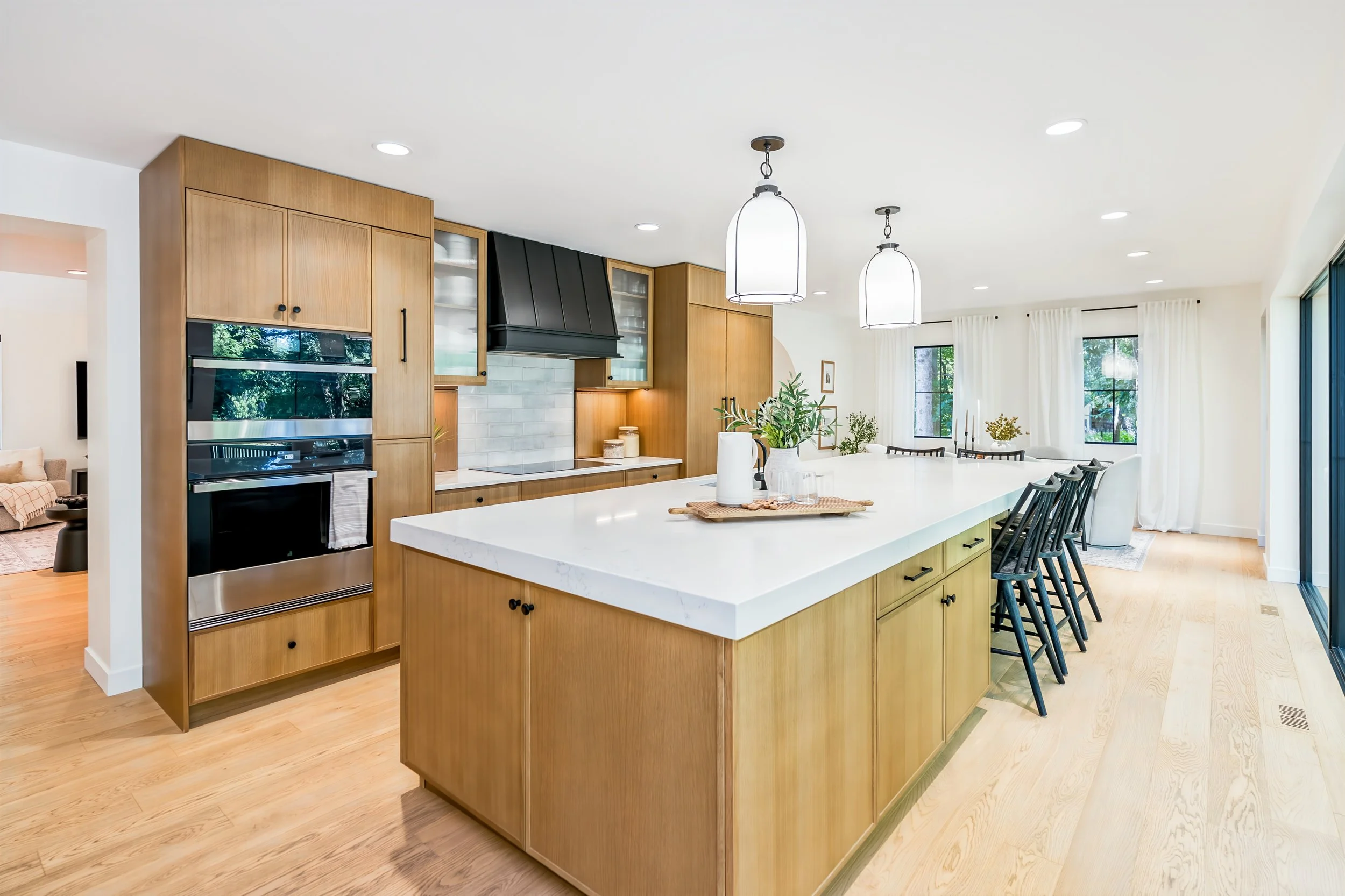003 executive riverfront homes winnipeg.jpg