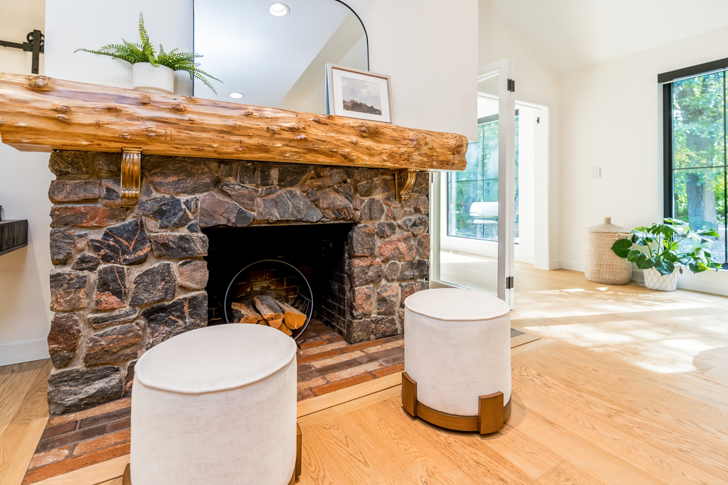 016 custom fireplaces in winnipeg.jpg
