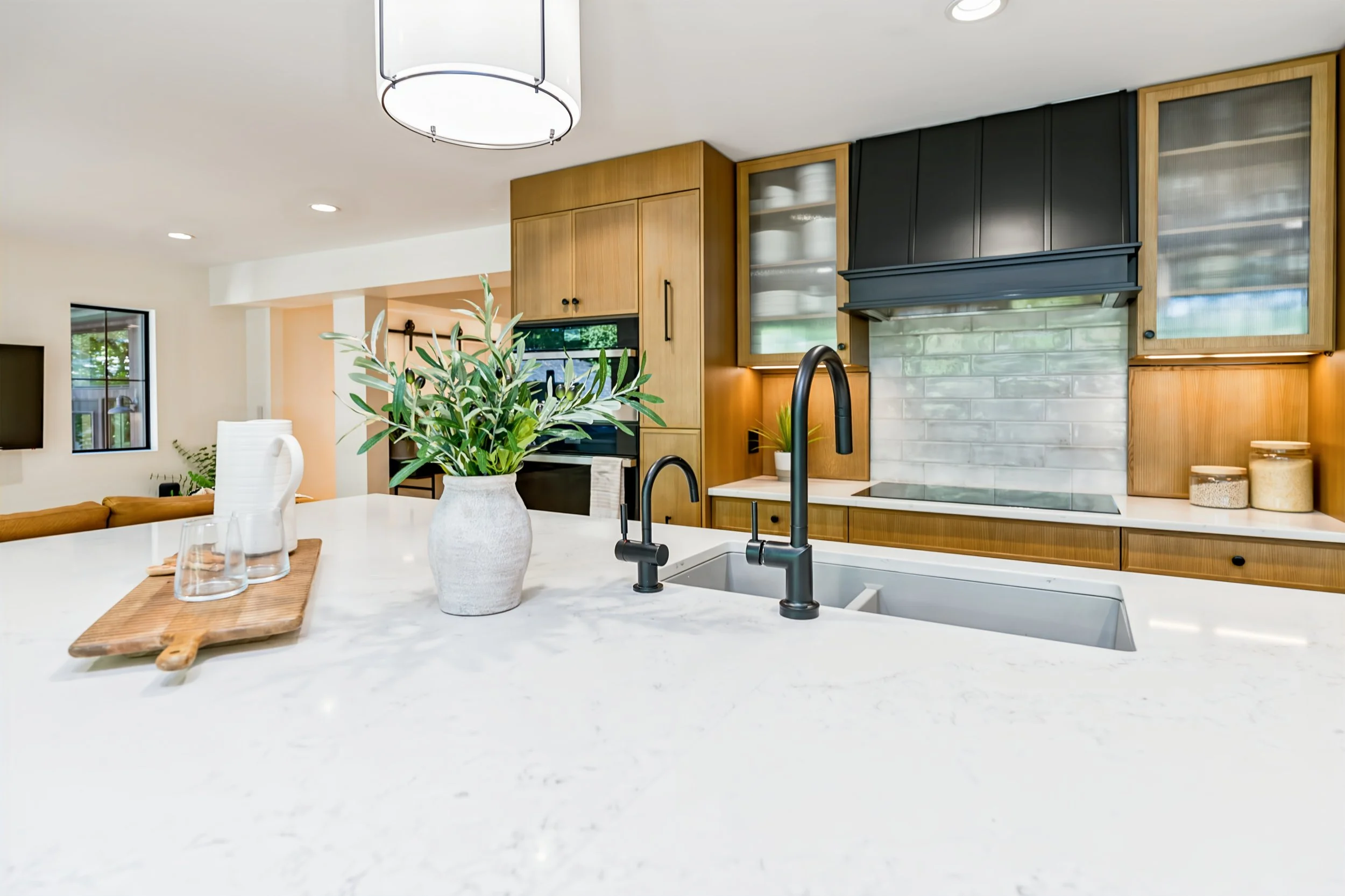 028 Induction kitchen range at 409 North Drive.jpg