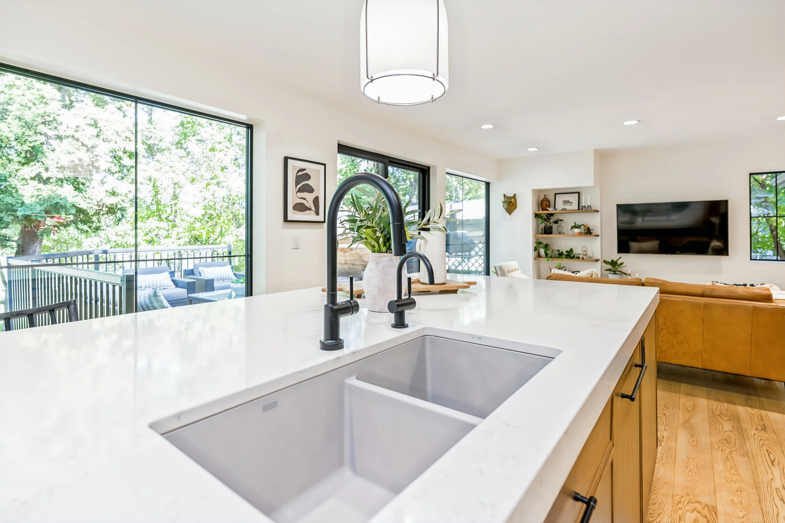030 Floor-to-ceiling windows overlooking the Red River.jpg