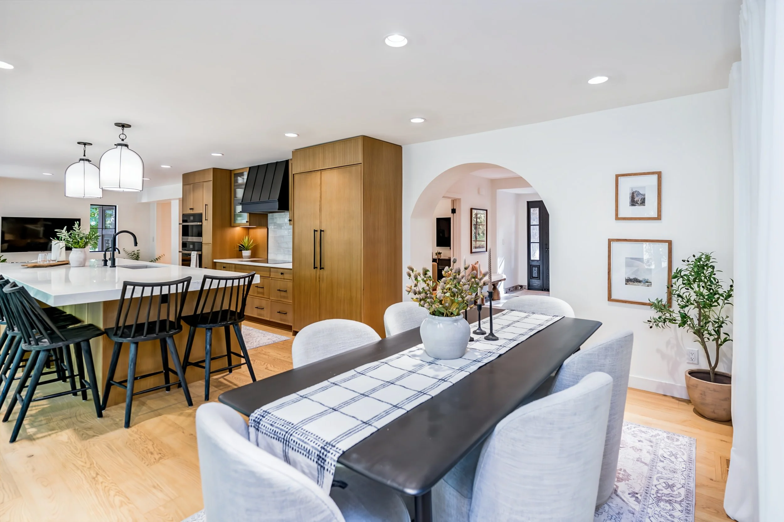 032 dining room with riverfront views in winnipeg.jpg