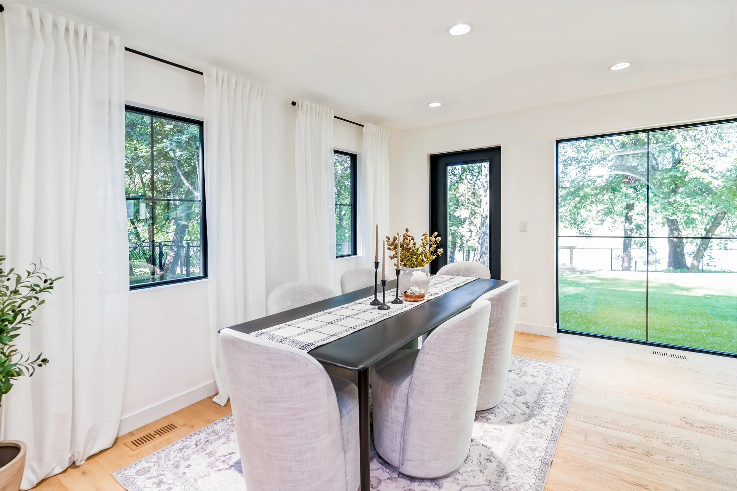 036 Floor-to-ceiling windows overlooking the Red River.jpg