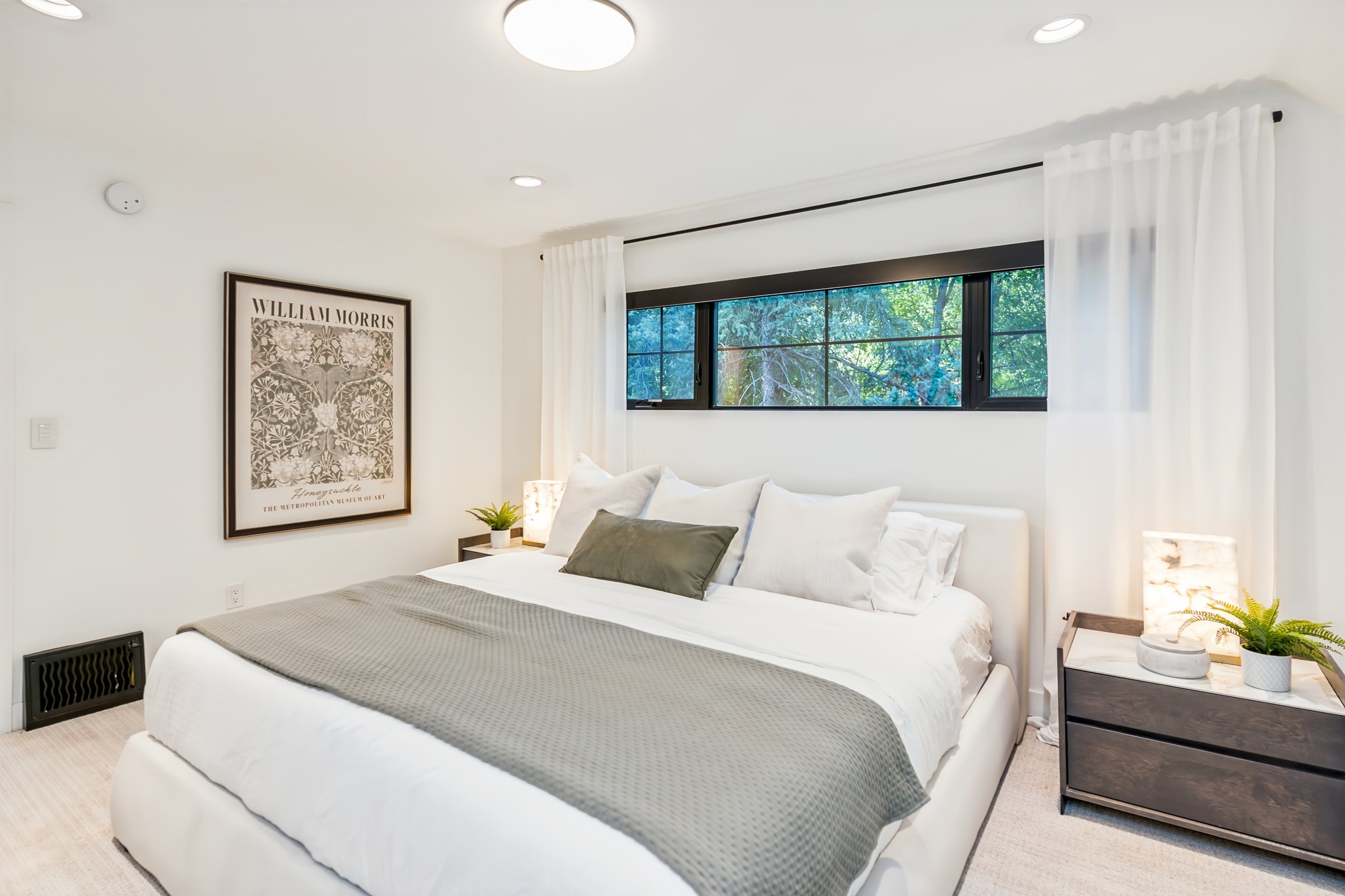 050 River-view primary suite in East Fort Garry home.jpg