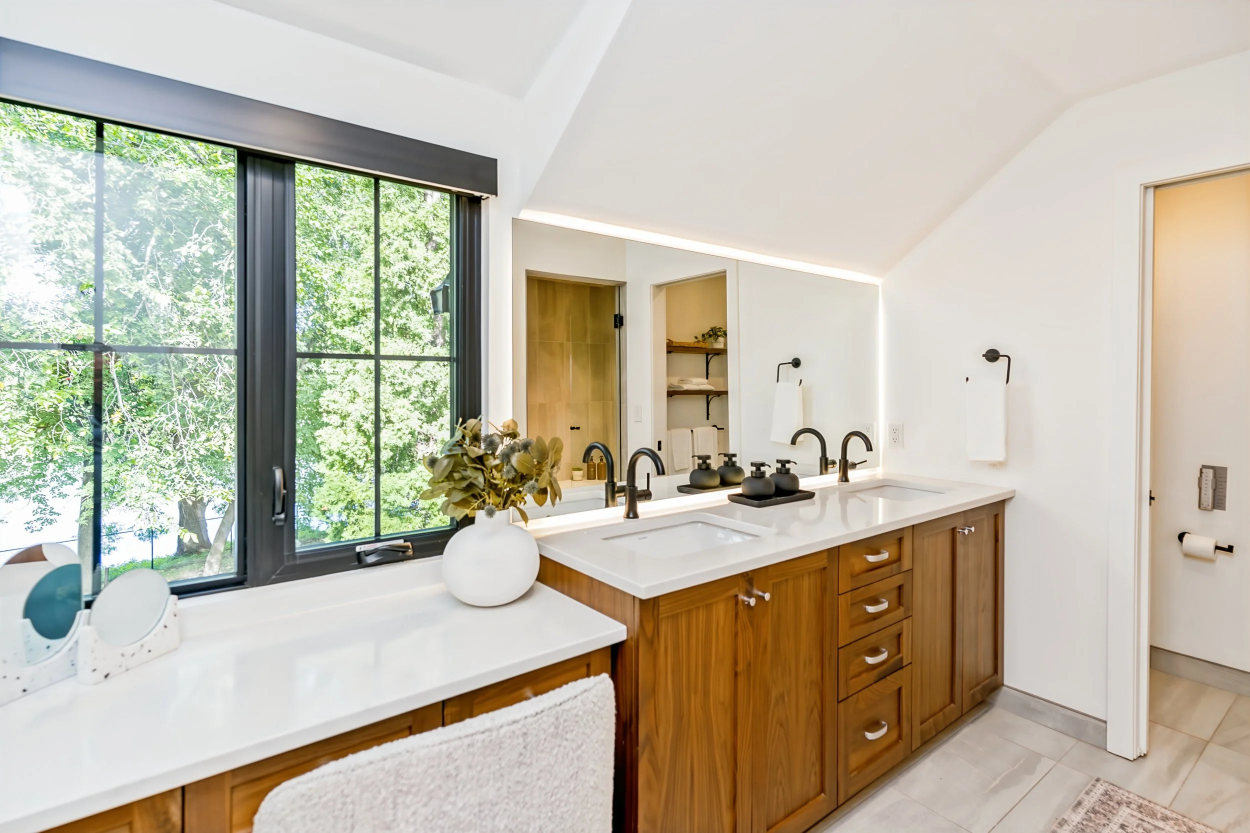054 Custom double vanity in primary ensuite.jpg