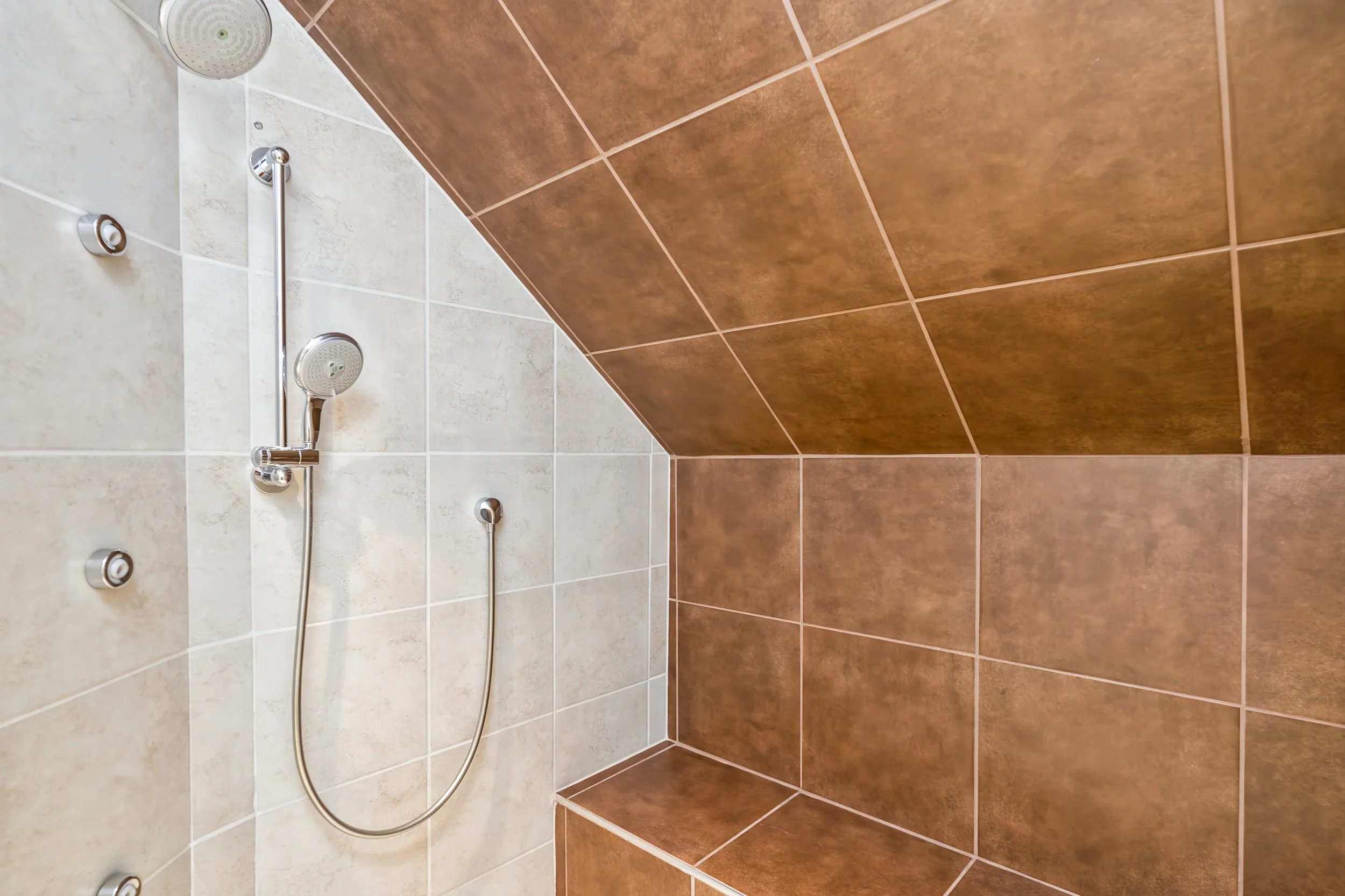 068 bathrooms in winnipeg with seating.jpg