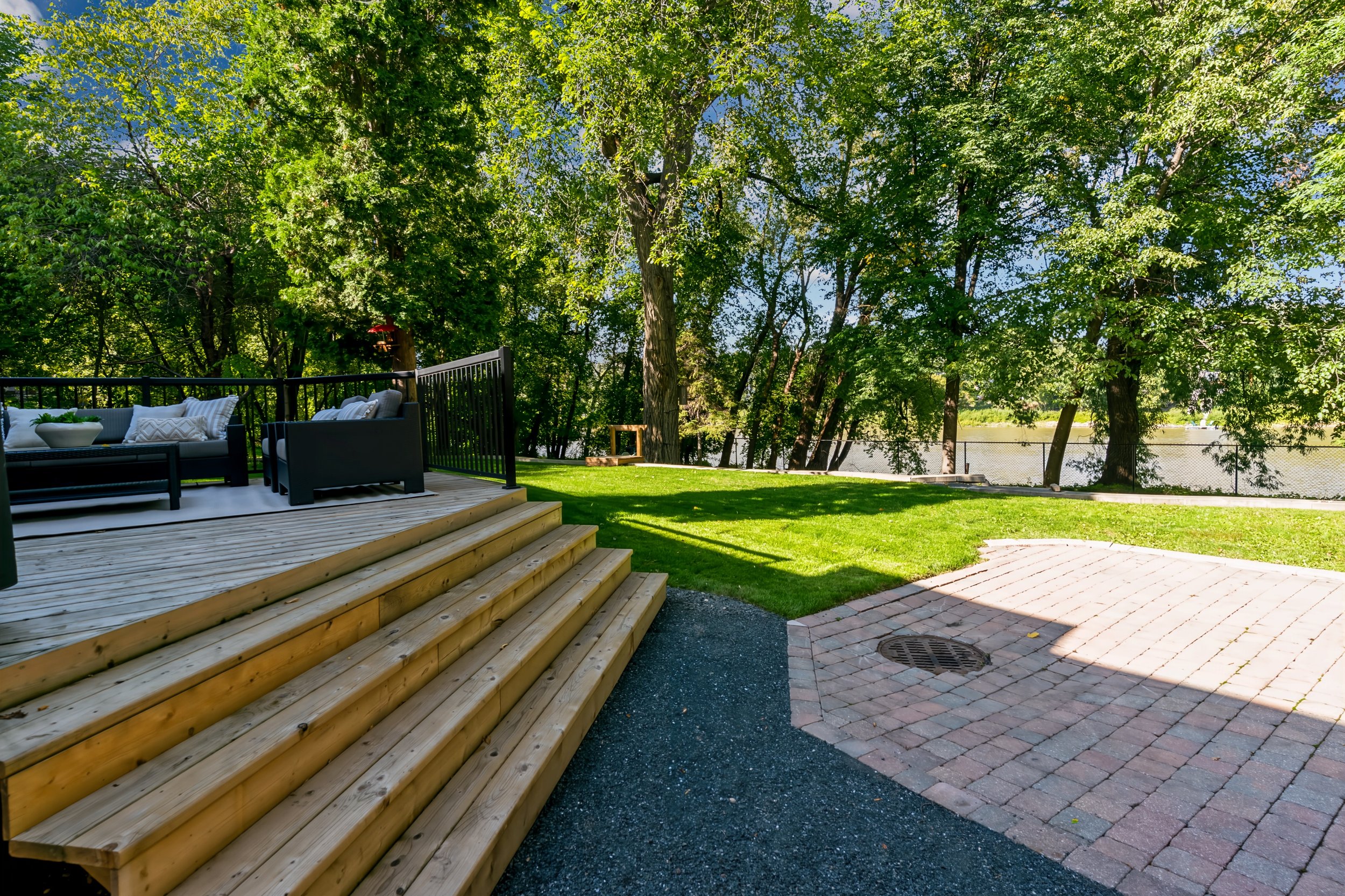 073 Landscaped family-friendly yard near Wildwood Golf Course.jpg