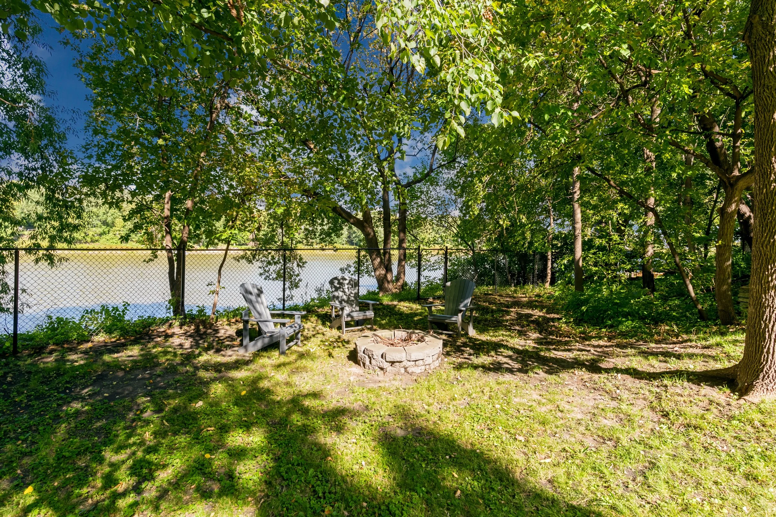077 wildwood park living along the red river.jpg
