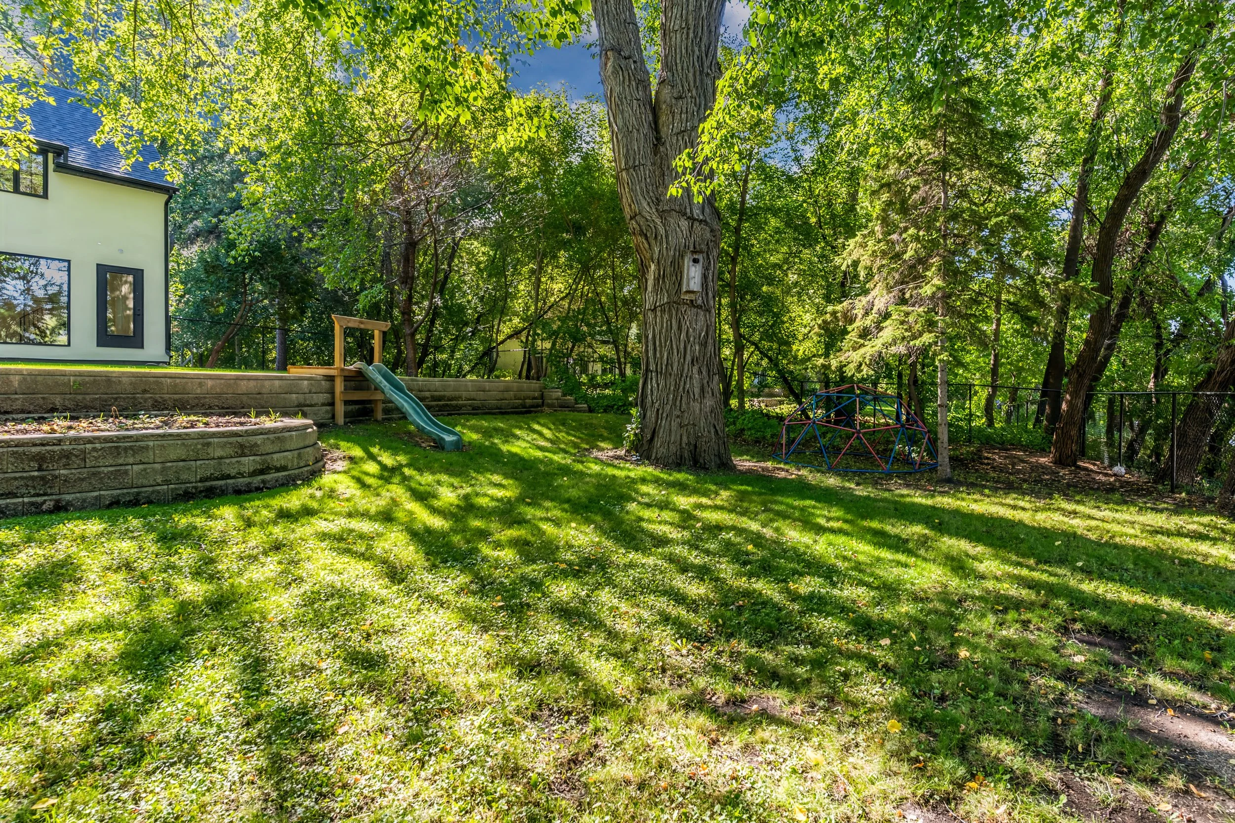 079 Private riverfront property in East Fort Garry Winnipeg.jpg