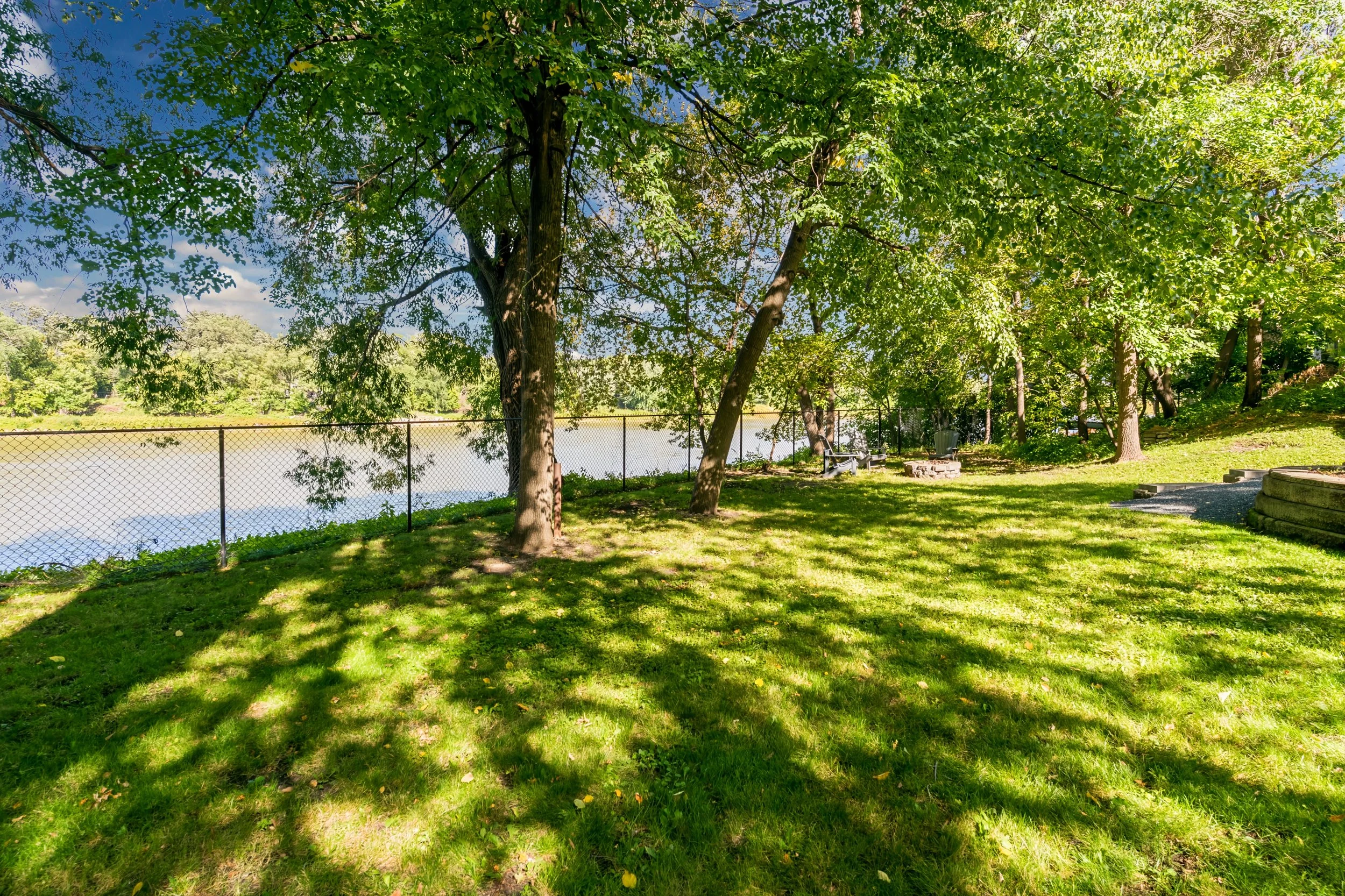 081 luxury riverfront home in East Fort Garry Winnipeg.jpg