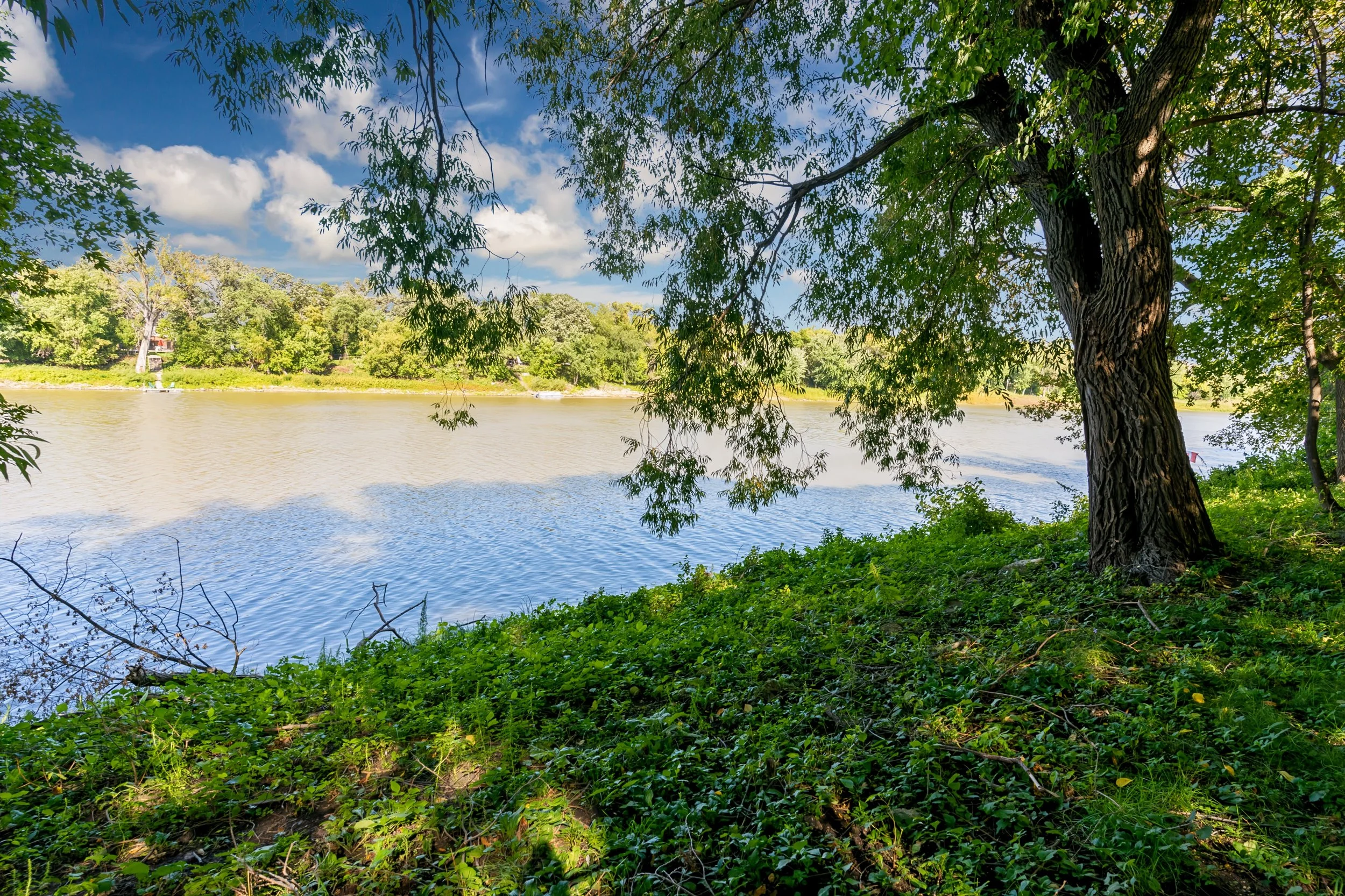 082 Private riverfront property in Wildwood Park area.jpg