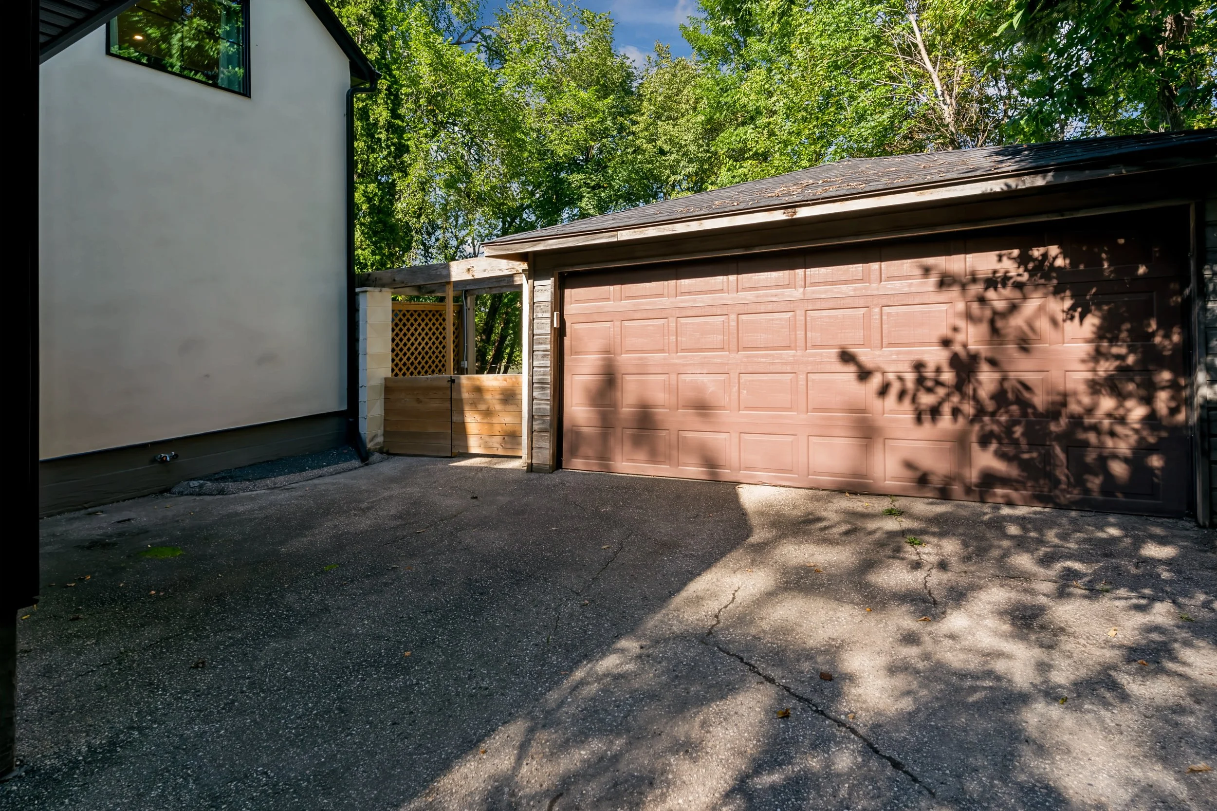 085 mature landscaping in winnipeg manitoba.jpg