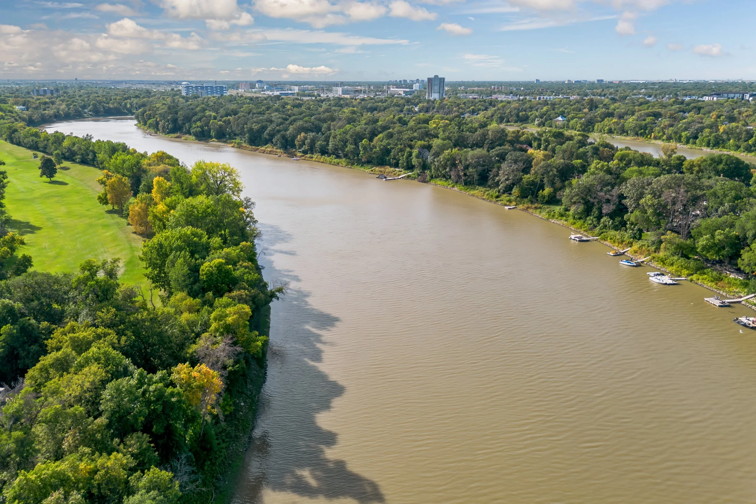 090 homes along the red river in Winnipeg, Manitoba.jpg