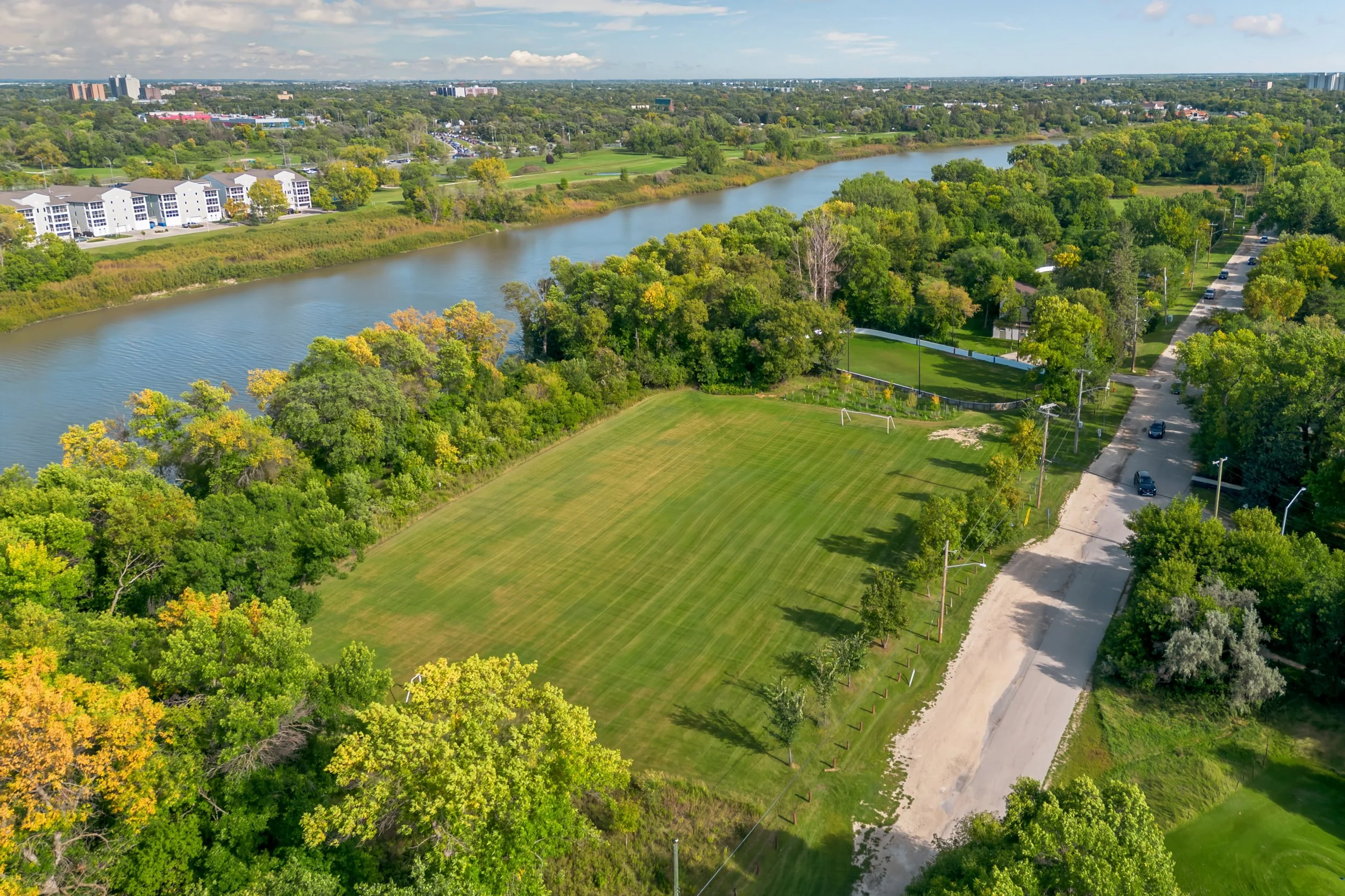 091 golf course community homes in Winnipeg manitoba.jpg
