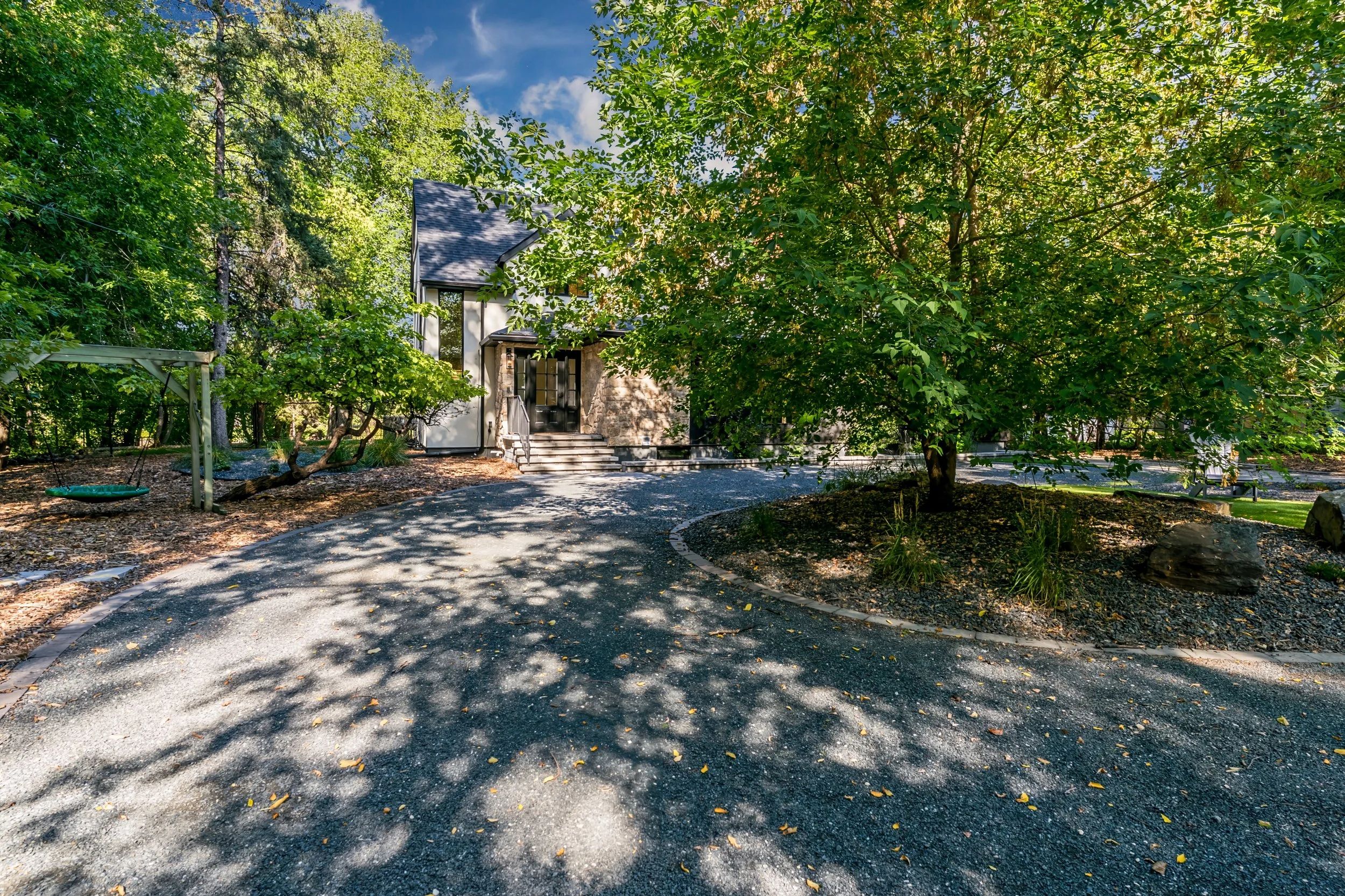 097 large home on the red river winnipeg.jpg
