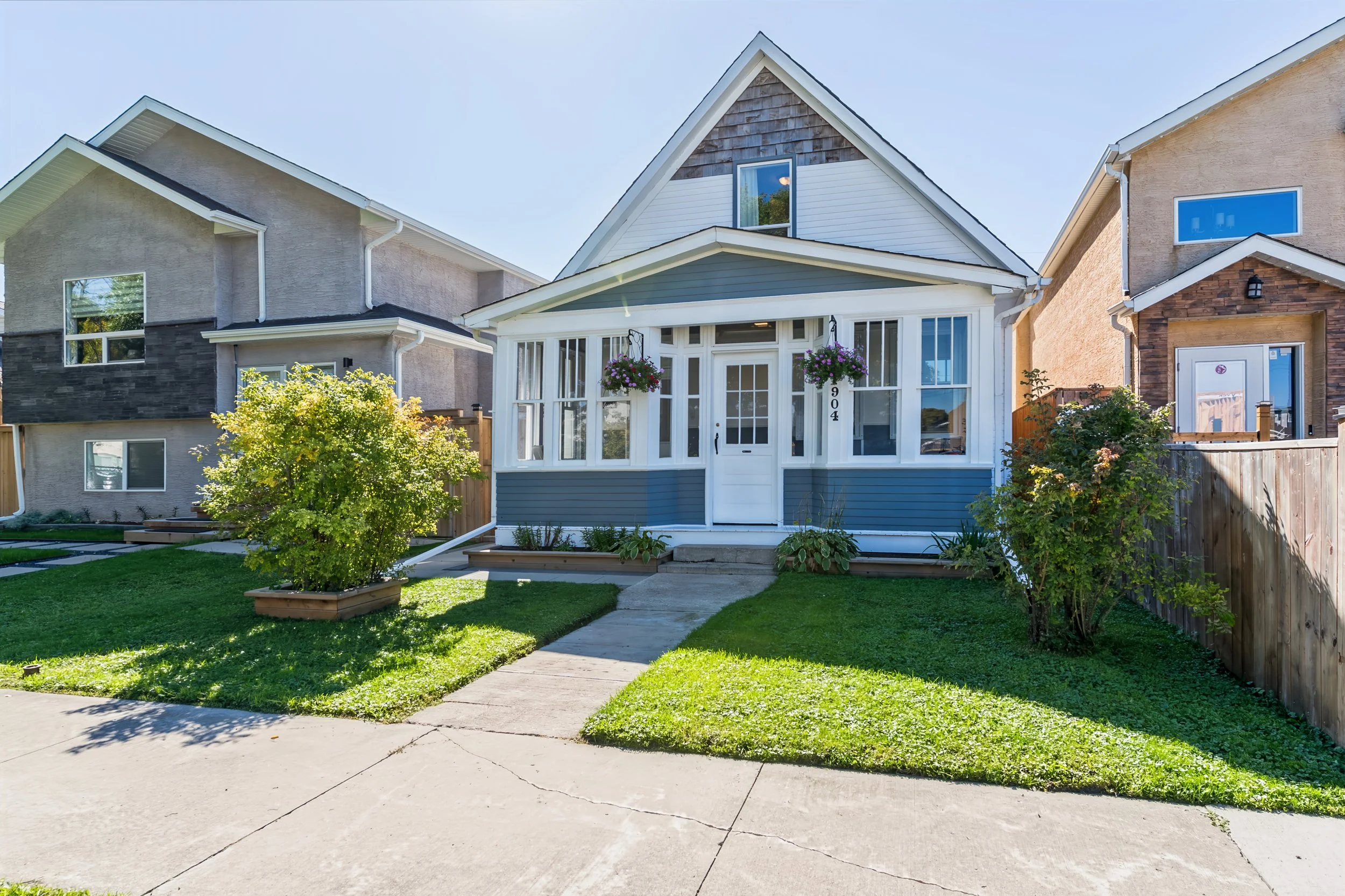 1904 Bannatyne Avenue W, Brooklands