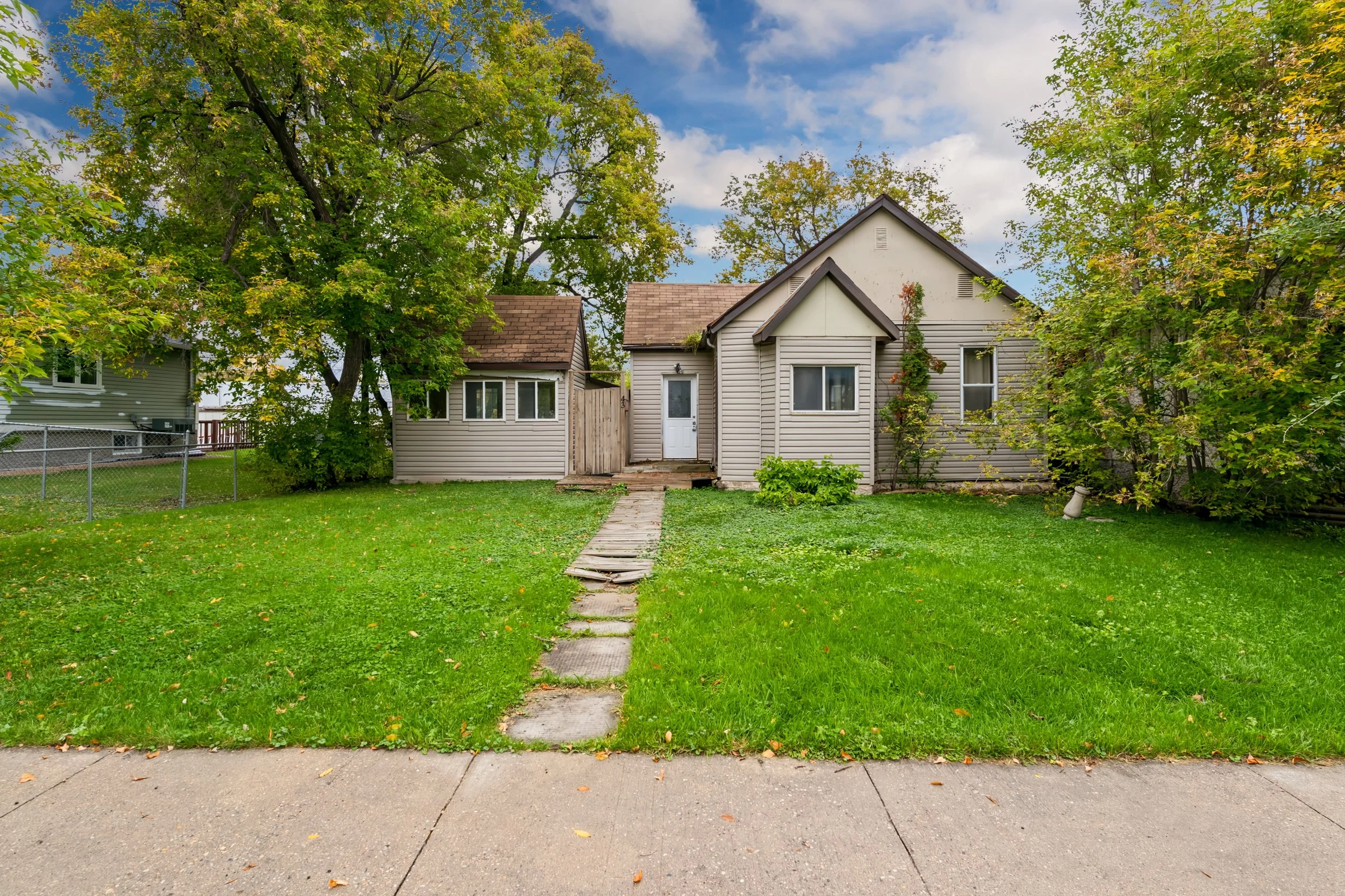 43 Vivian Avenue, St Vital