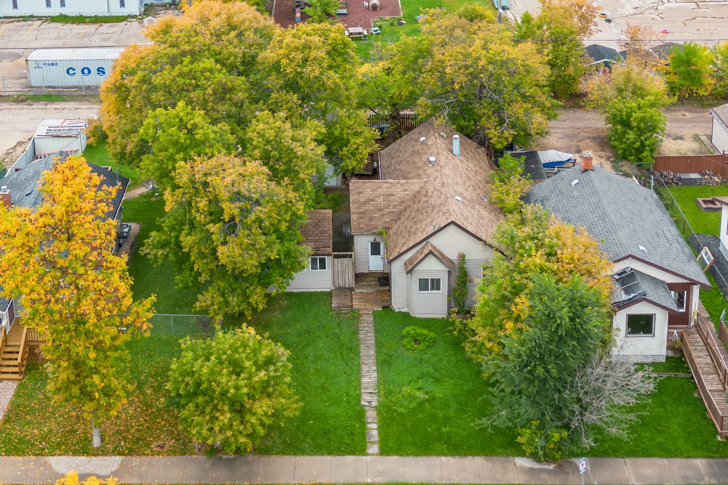 003 50 by 102 foot lot in St Vital Winnipeg.jpg