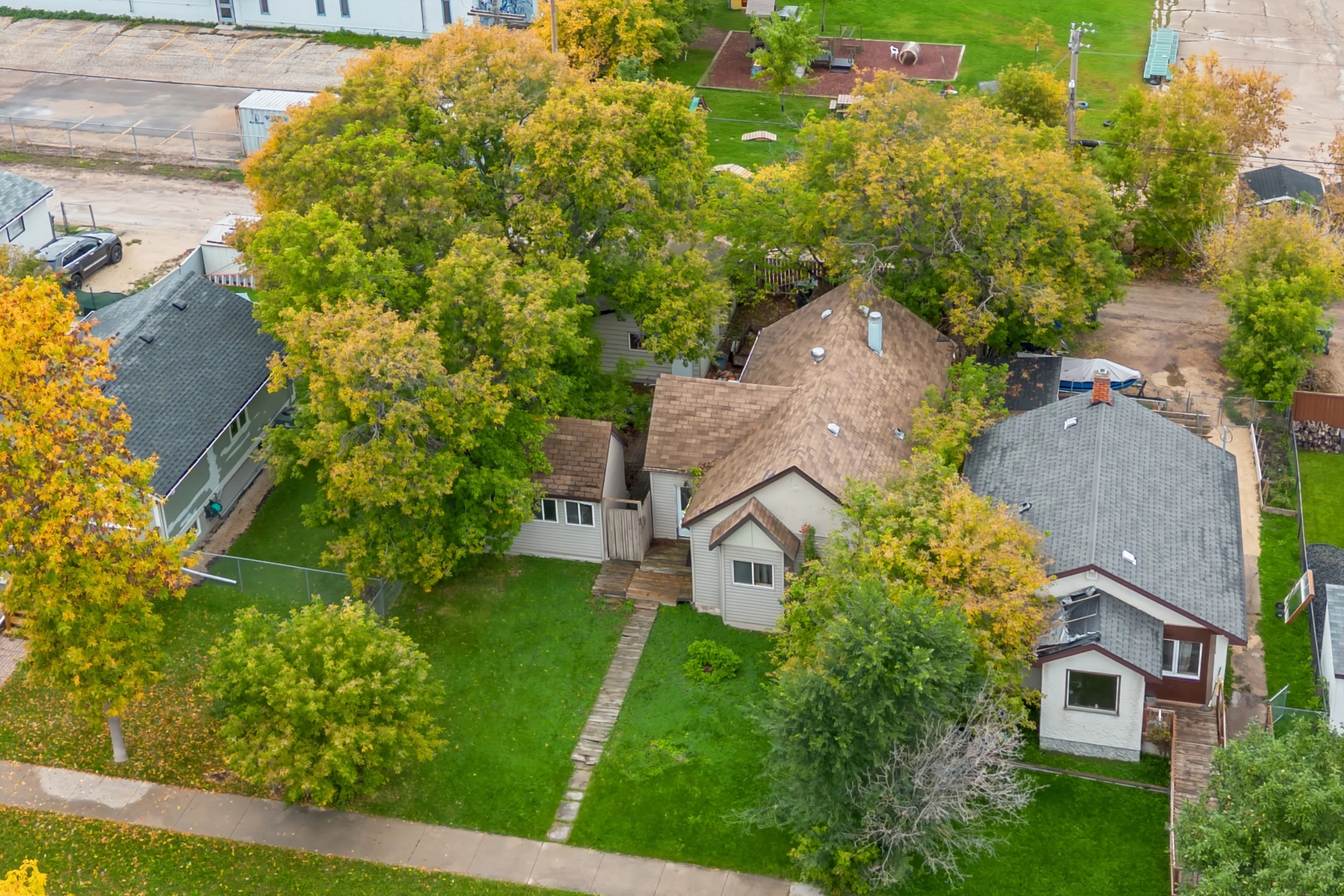 004 Winnipeg property with two lots on title.jpg