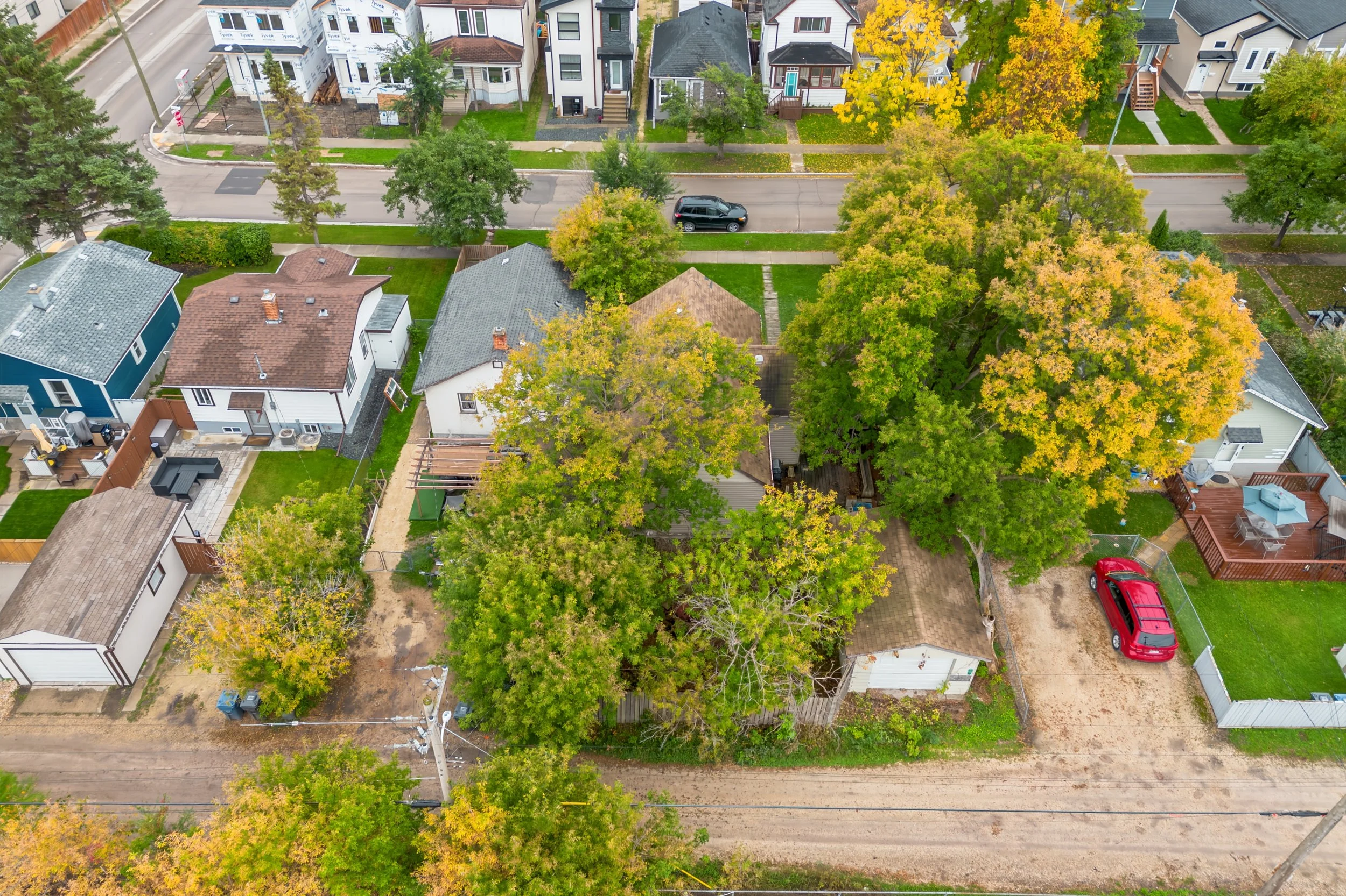 021 Back lane garage at Winnipeg investment property.jpg
