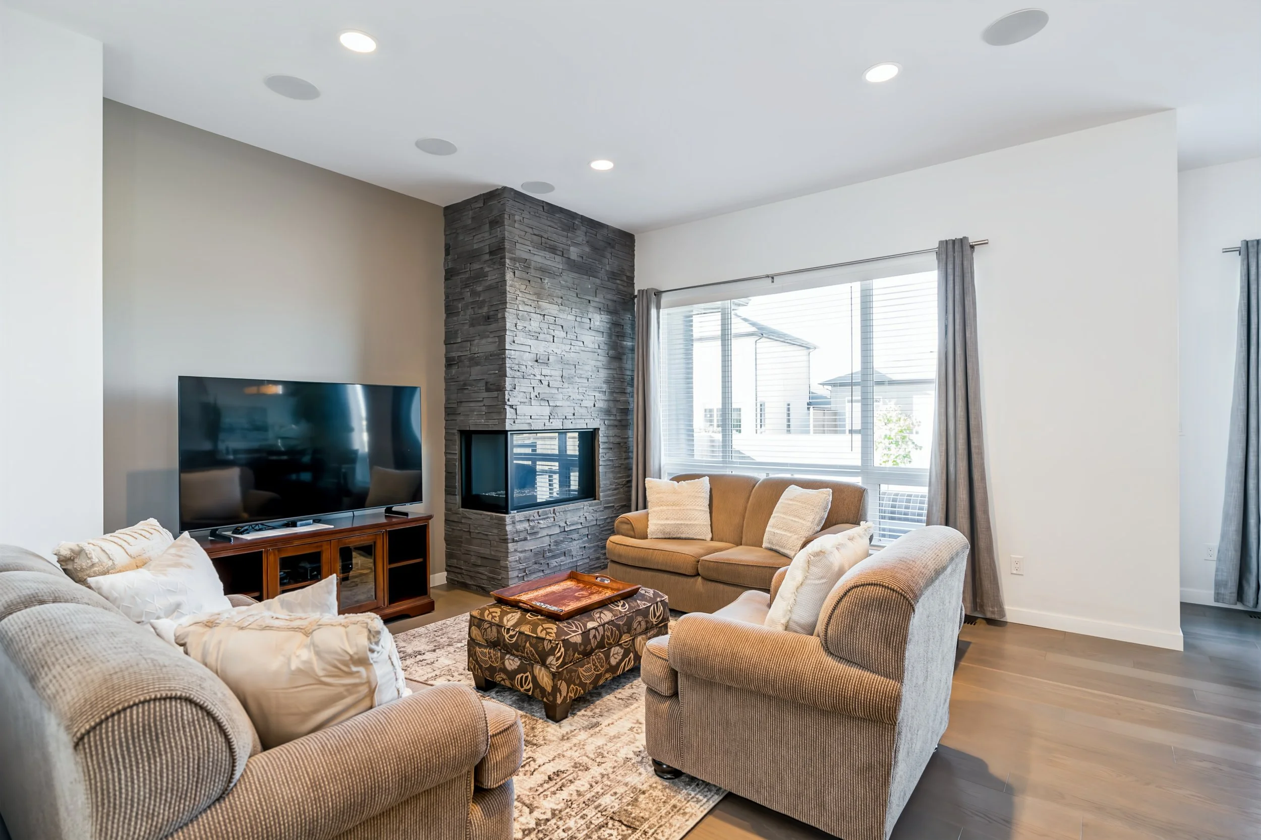 004 River Park South bungalow with 10-foot ceilings.jpg